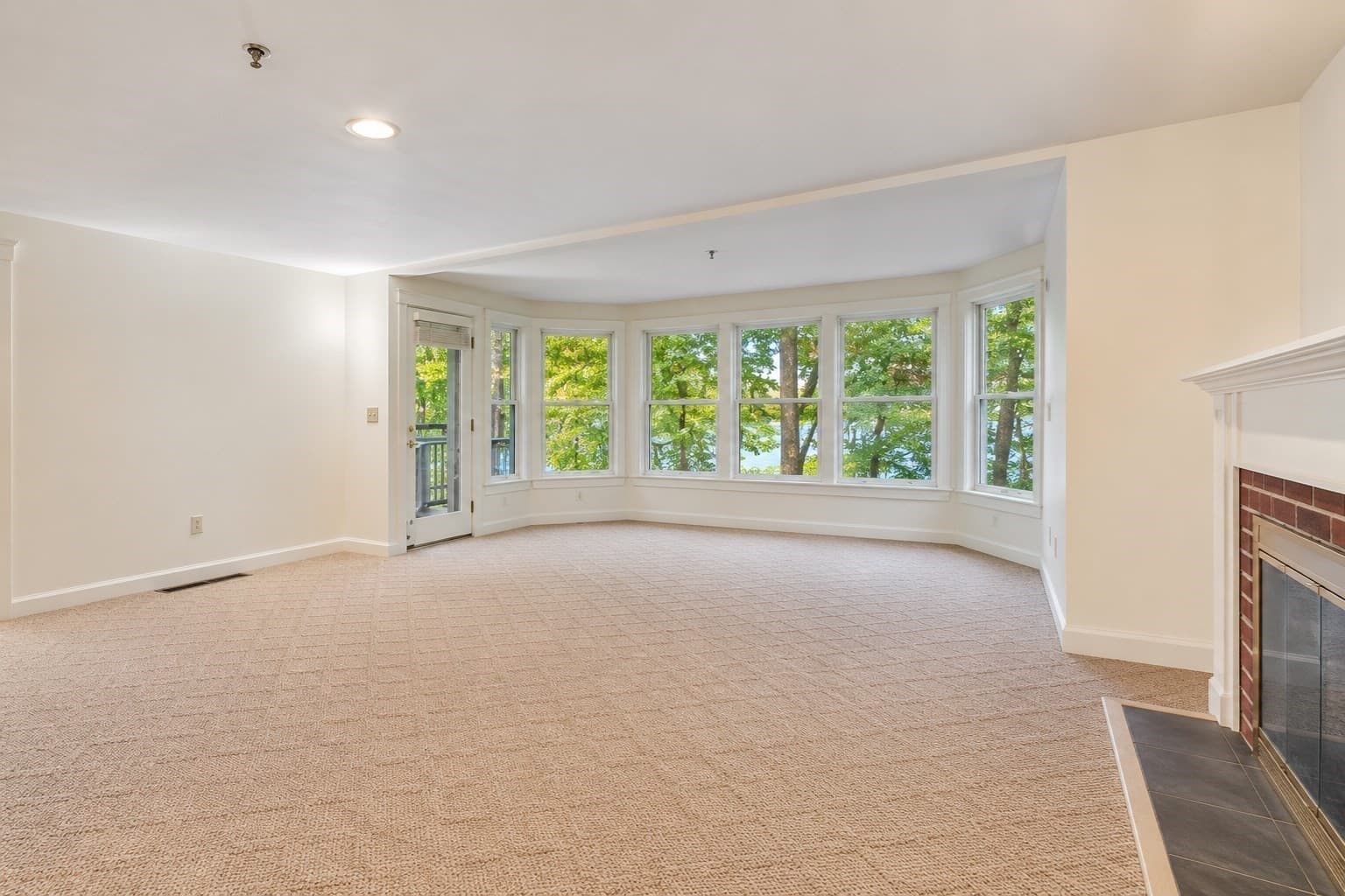 Condominium at 17 Wintergreen Ct # 17, Lunenburg MA 01462, Lunenburg, photo 17 of 42