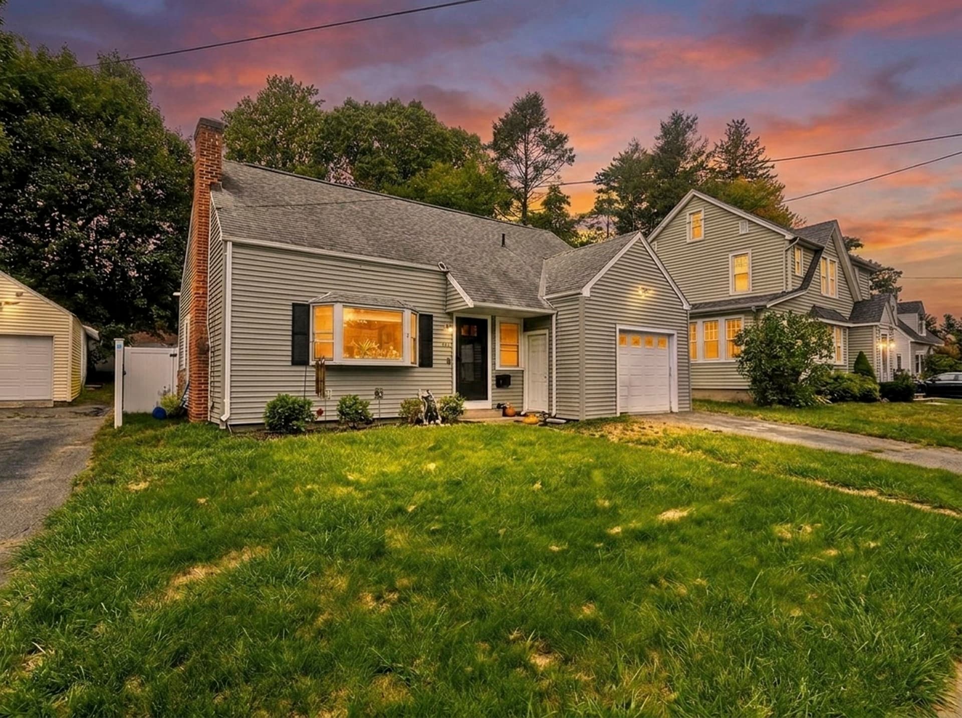 Single Family Residence at 122 Hartford Ter, Springfield MA 01118, photo 2 of 29