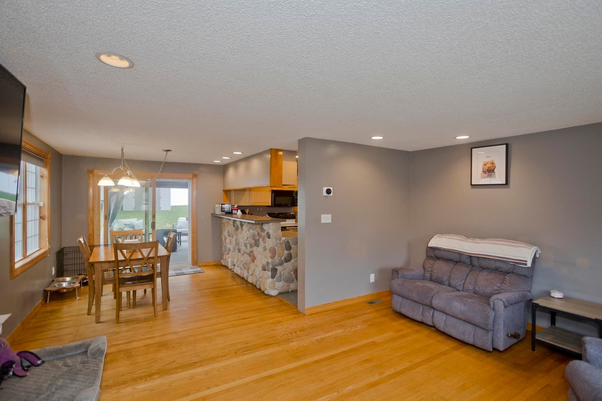 Single Family Residence at 122 Hartford Ter, Springfield MA 01118, photo 6 of 29