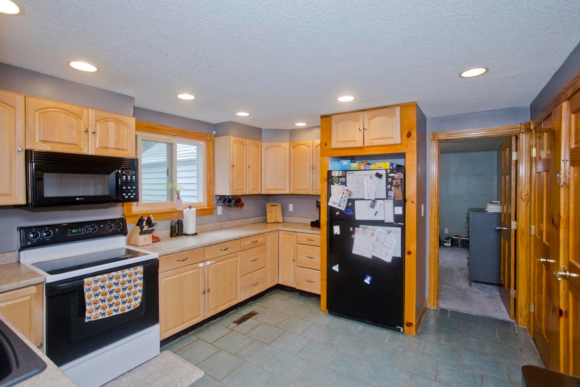 Single Family Residence at 122 Hartford Ter, Springfield MA 01118, photo 13 of 29
