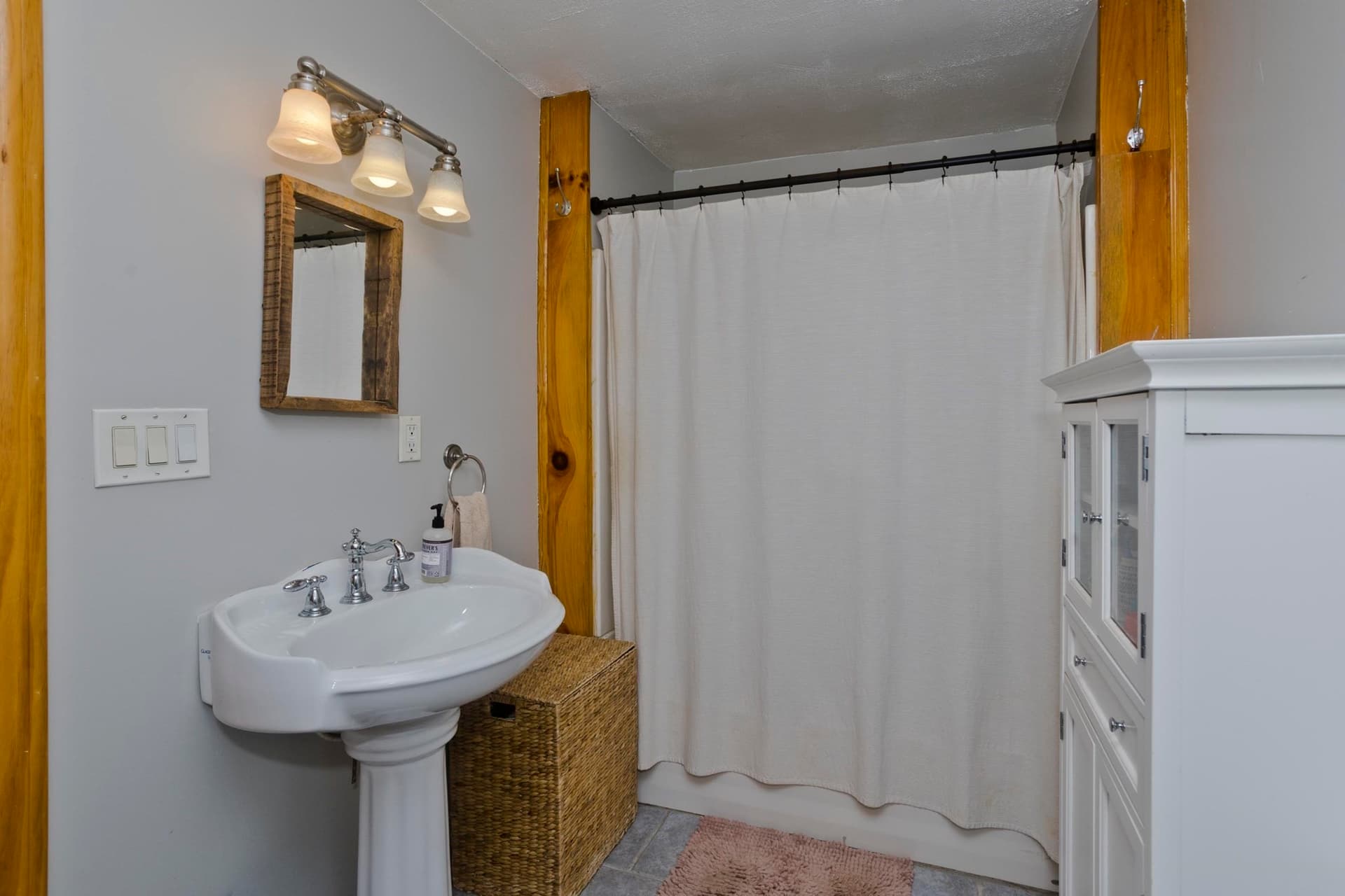 Single Family Residence at 122 Hartford Ter, Springfield MA 01118, photo 17 of 29