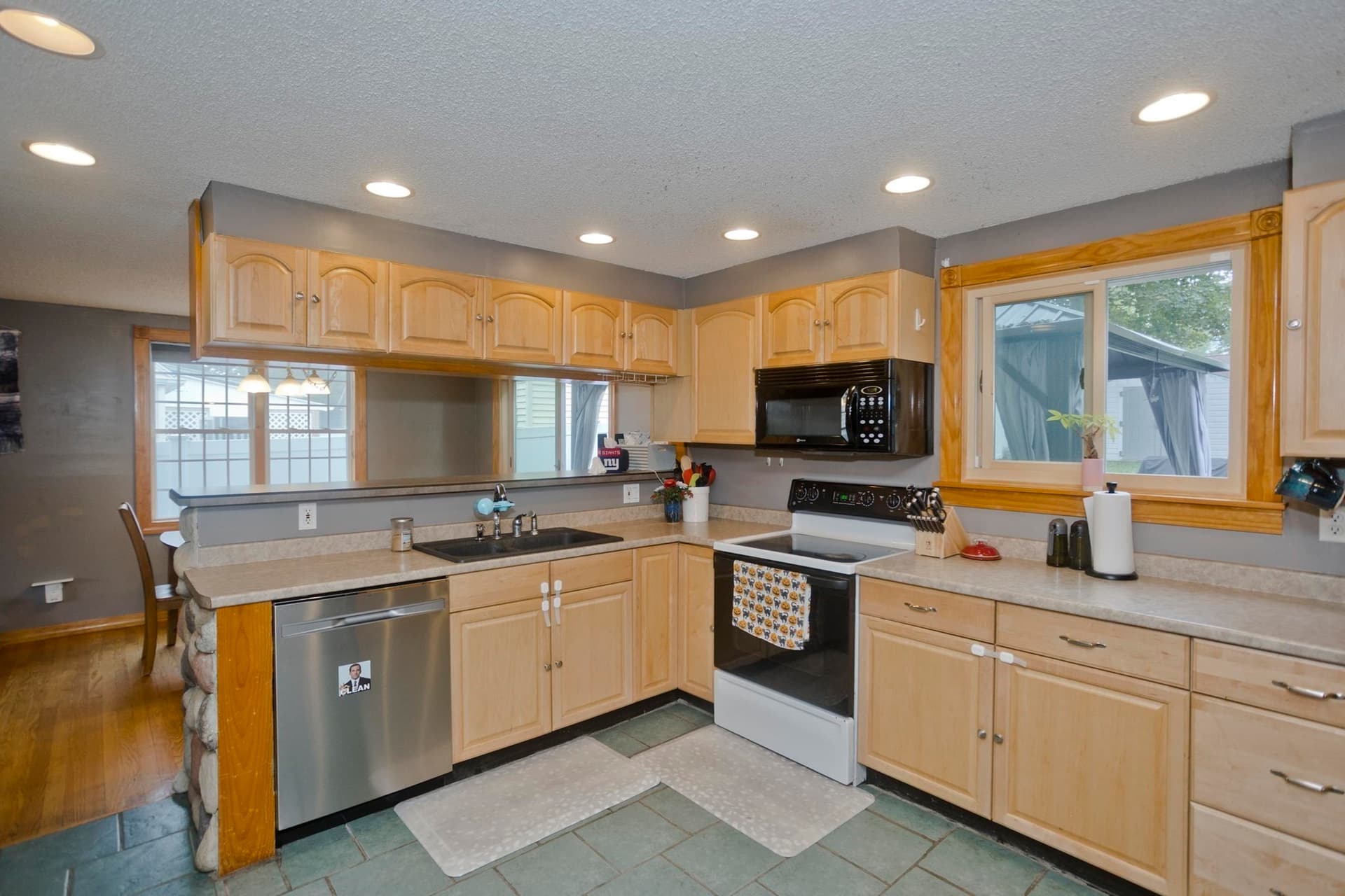Single Family Residence at 122 Hartford Ter, Springfield MA 01118, photo 12 of 29