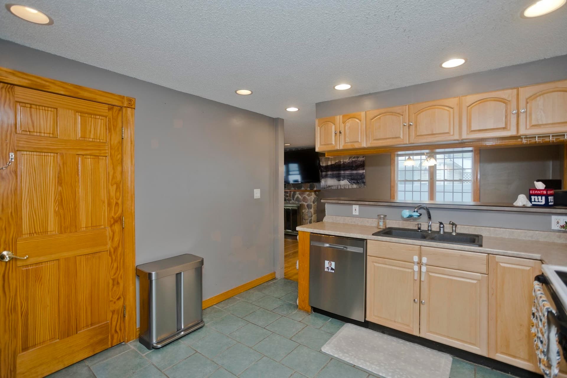 Single Family Residence at 122 Hartford Ter, Springfield MA 01118, photo 11 of 29