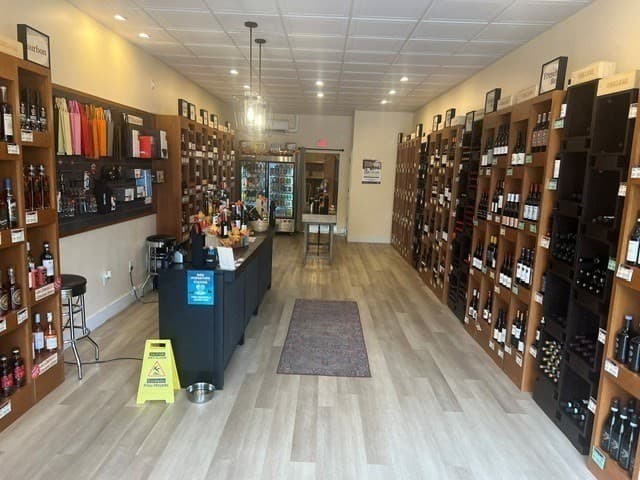 Commercial Sale at 154 Front St # 1, Marion MA 02738, Marion, photo 2 of 7