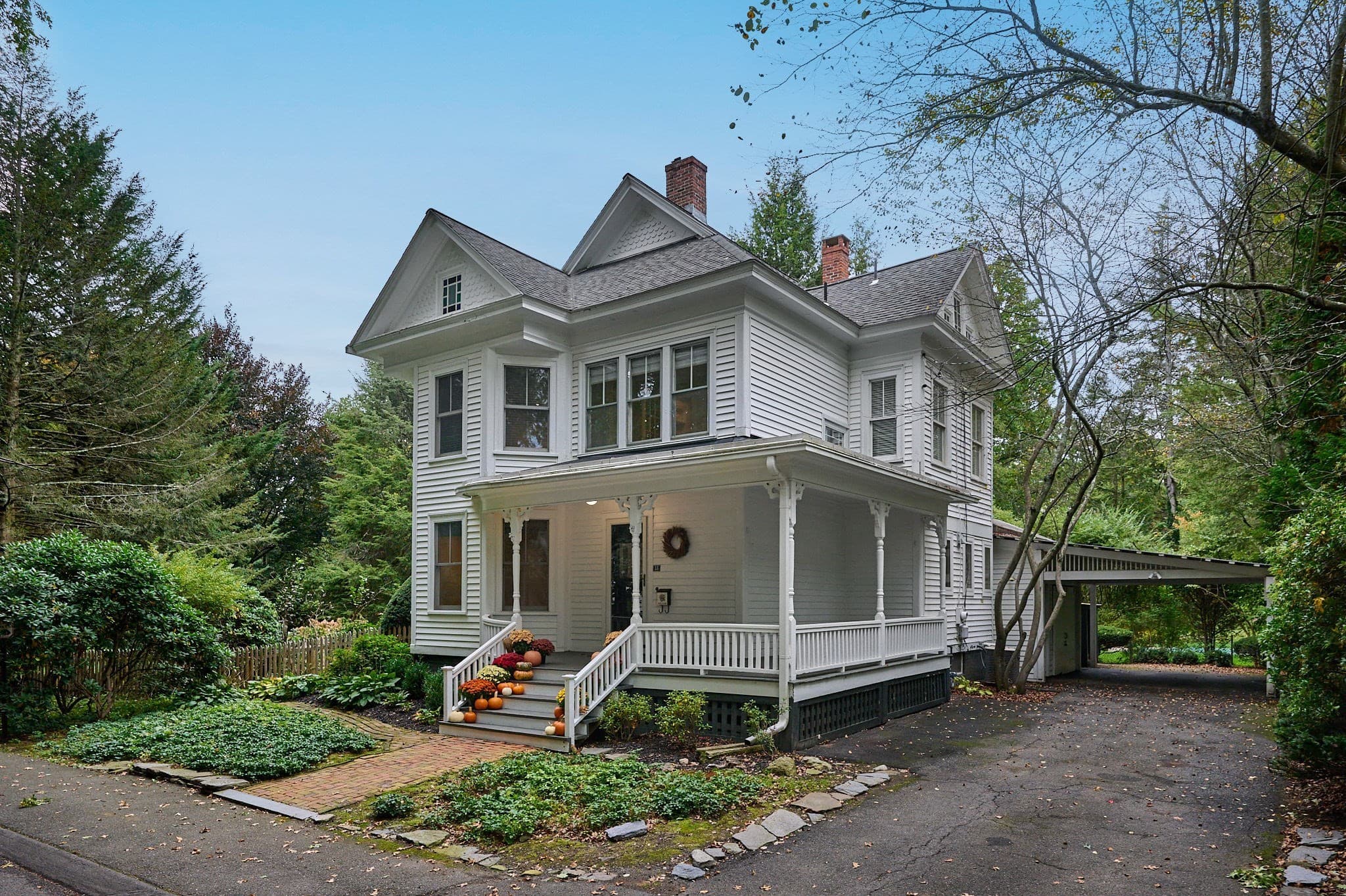 Single Family Residence at 33 Gaylord St, Amherst MA 01002, Amherst, photo 2 of 42
