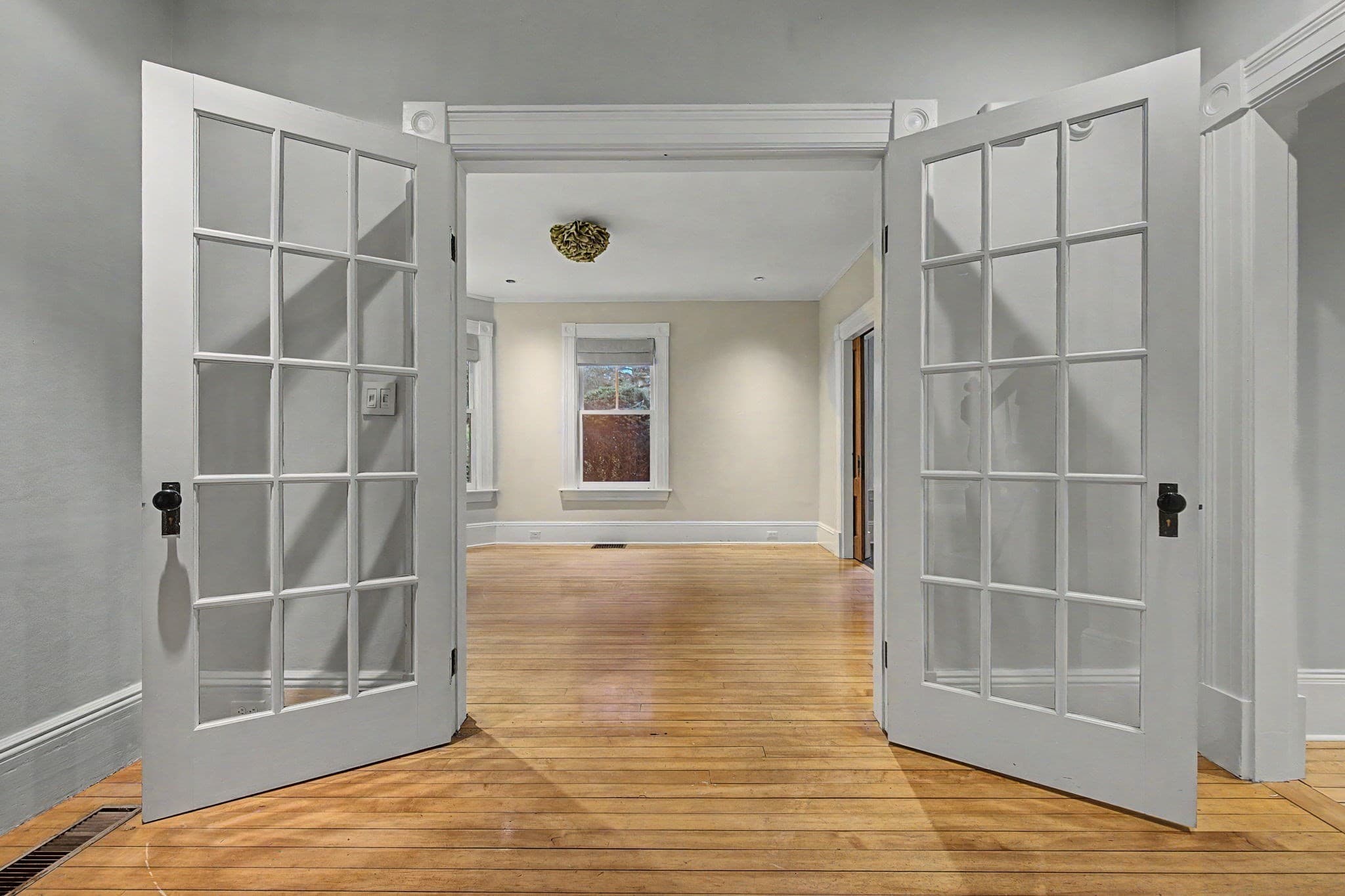 Single Family Residence at 33 Gaylord St, Amherst MA 01002, Amherst, photo 6 of 42