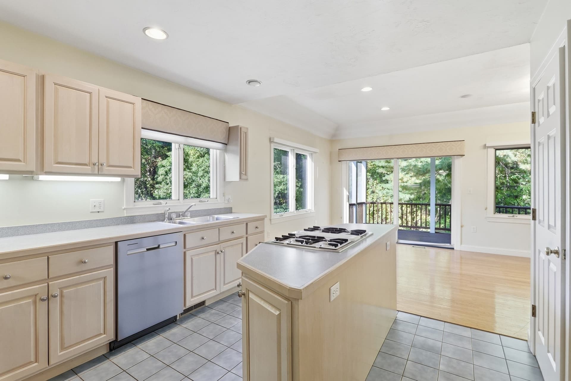 Single Family Residence at 14 Windingwood Ln # 14, Acton MA 01720, photo 9 of 36