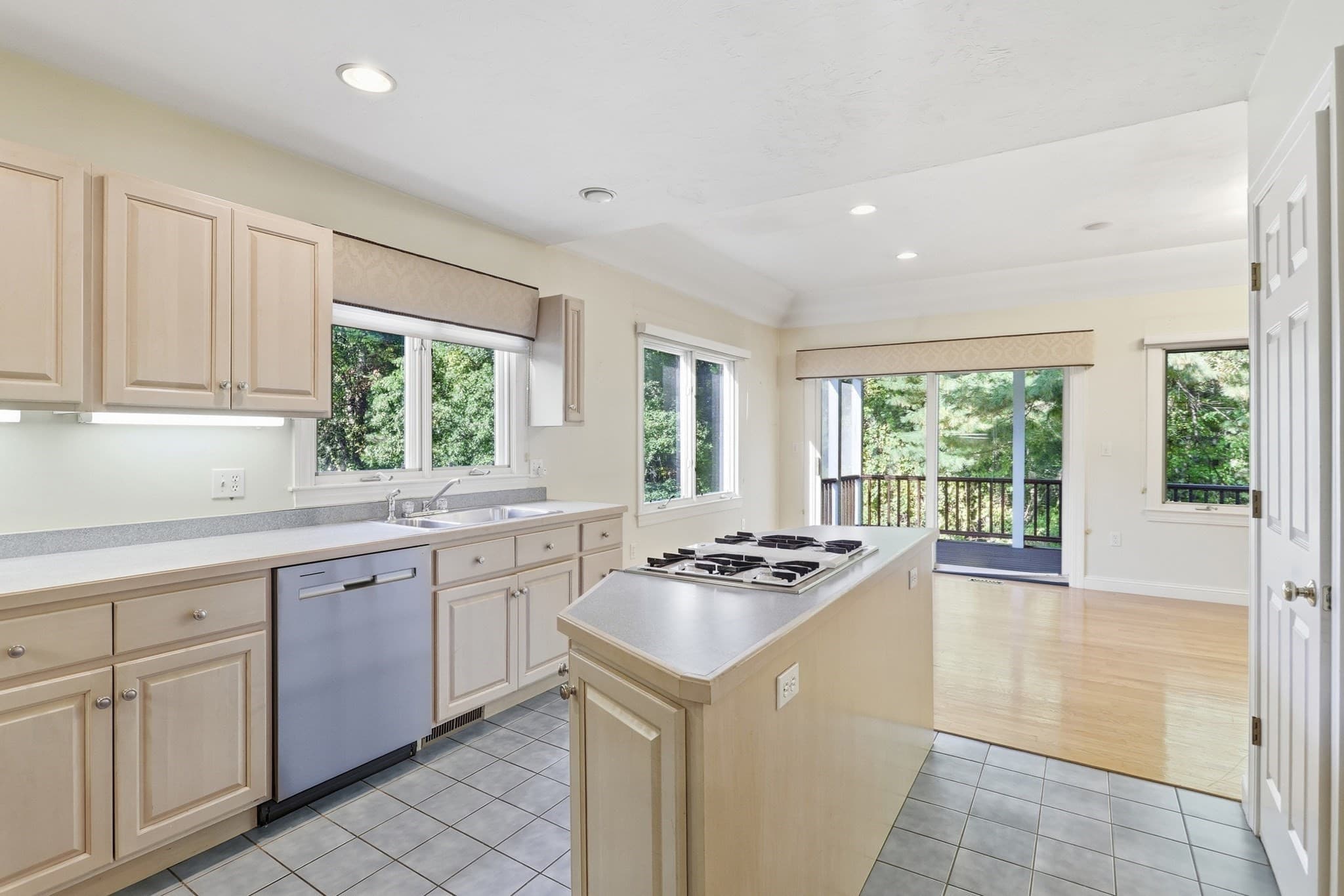Single Family Residence at 14 Windingwood Ln # 14, Acton MA 01720, Acton, photo 9 of 36
