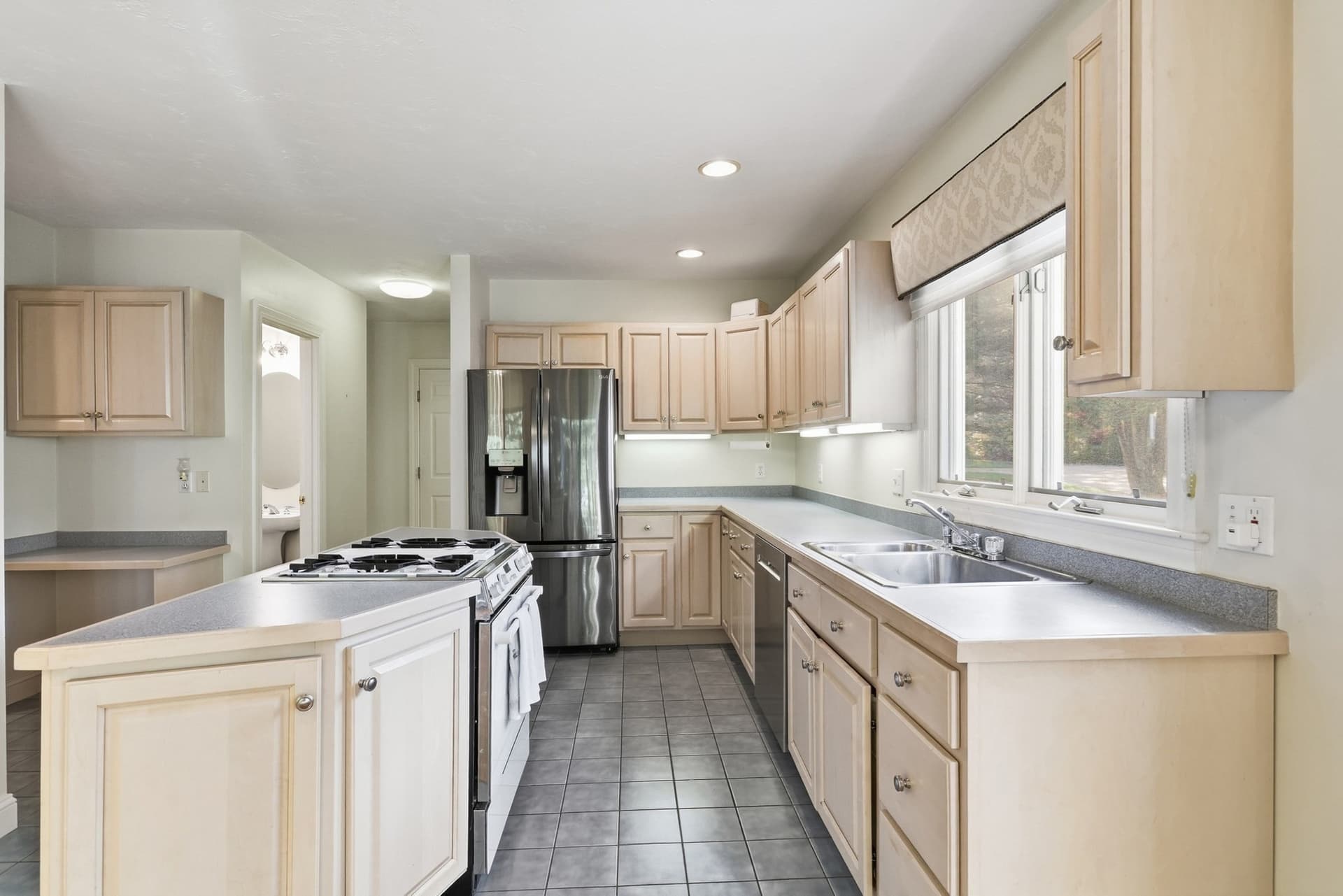 Single Family Residence at 14 Windingwood Ln # 14, Acton MA 01720, photo 11 of 36