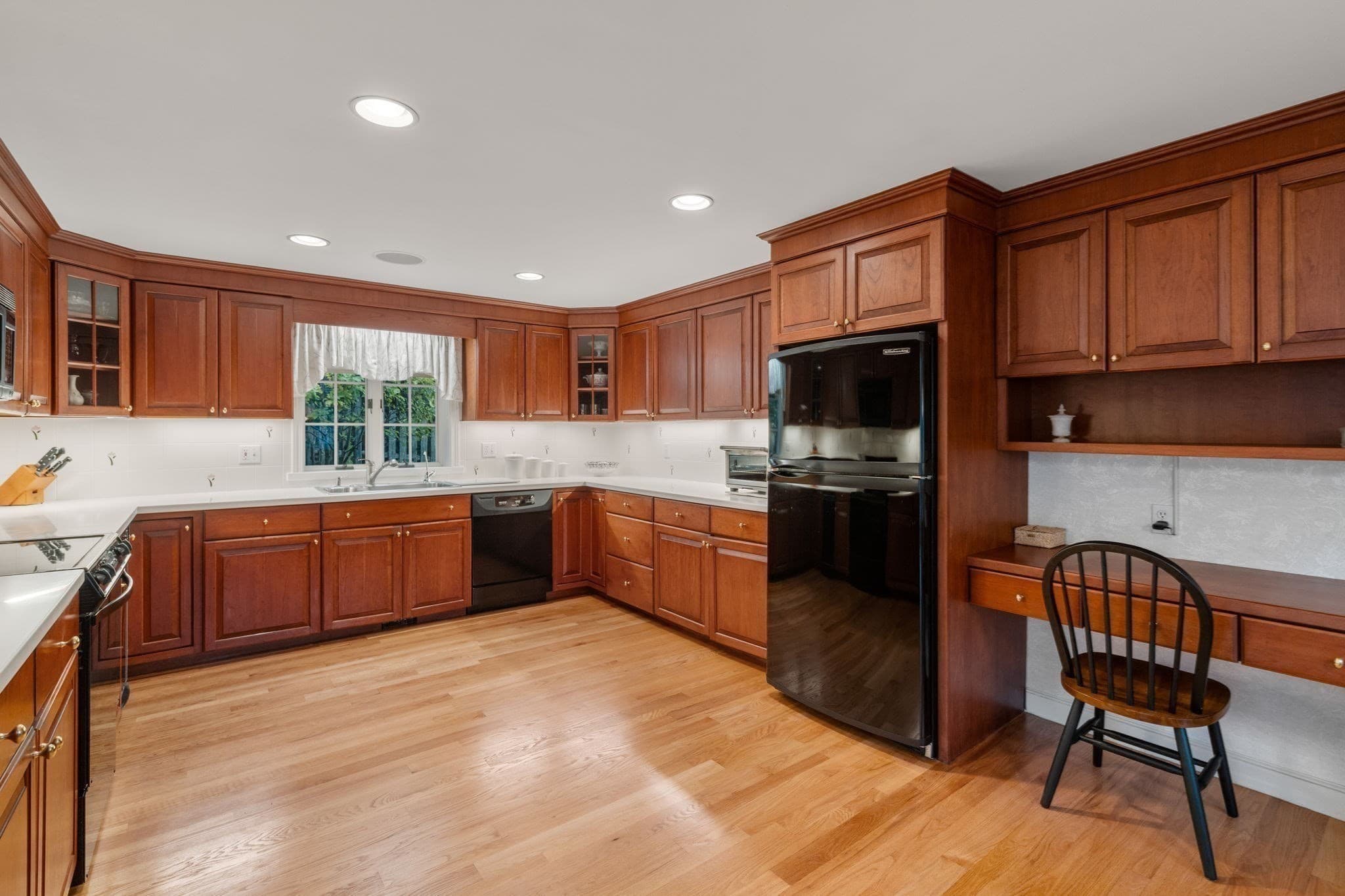 Single Family Residence at 9 Oakley Rd, Dover MA 02030, Dover, photo 7 of 37