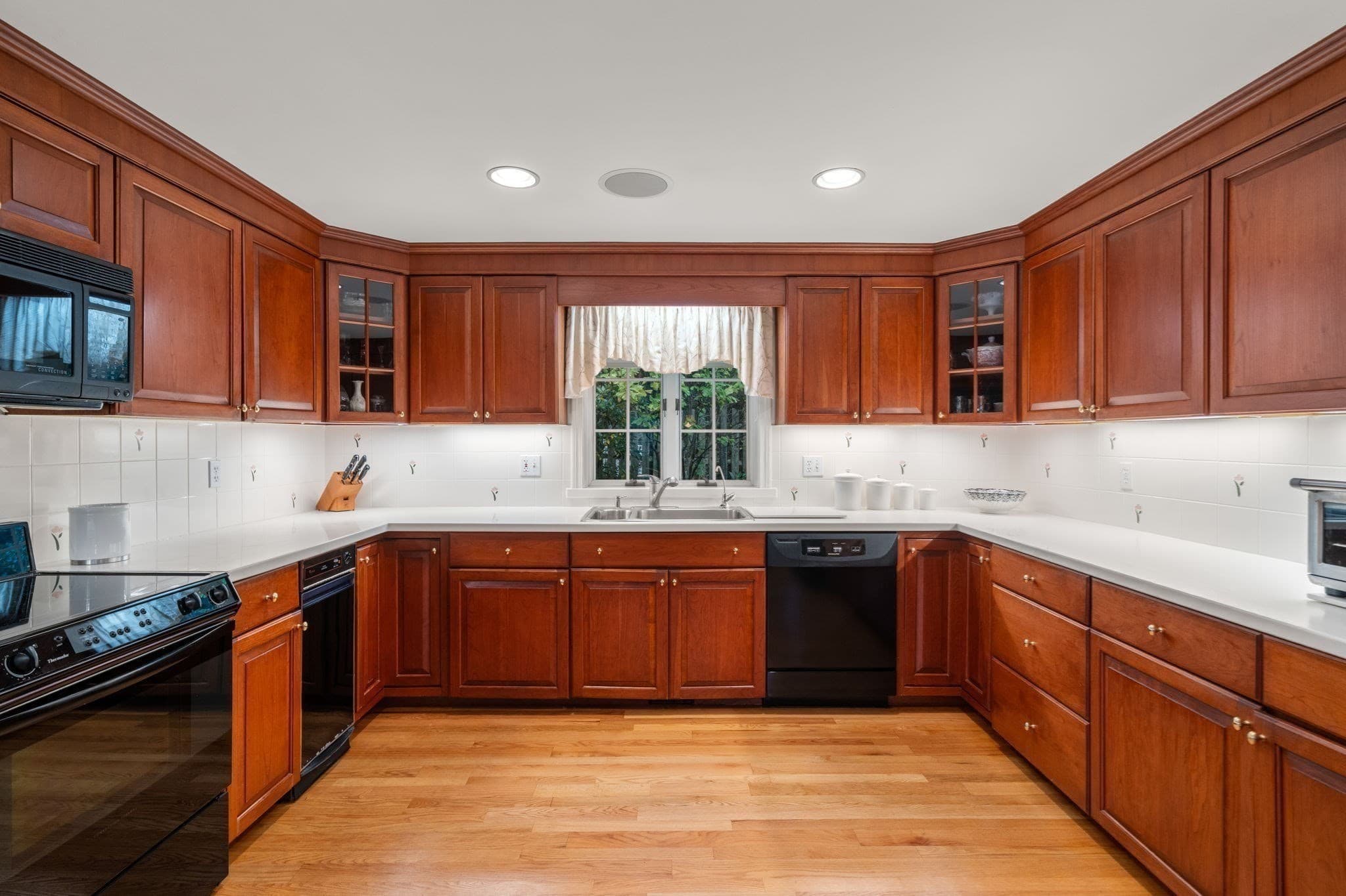 Single Family Residence at 9 Oakley Rd, Dover MA 02030, Dover, photo 8 of 37