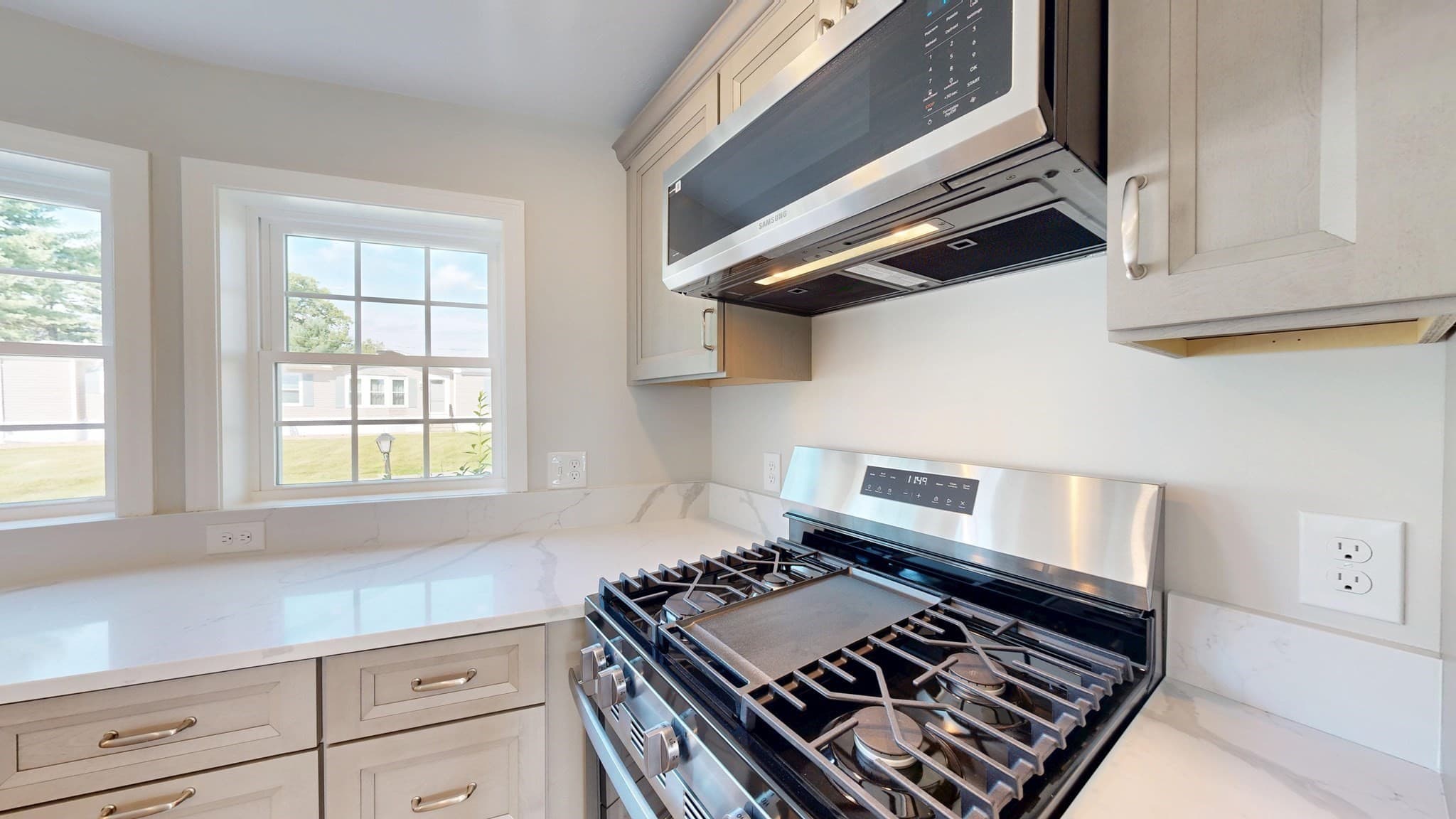 Single Family Residence at 6 Emerald Pl, Raynham MA 02767, Raynham, photo 7 of 31