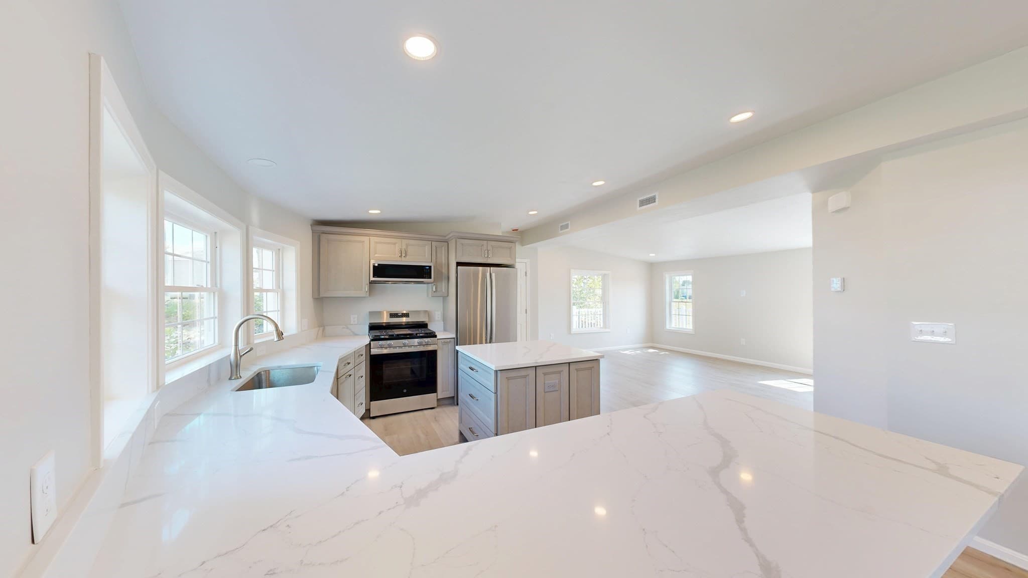 Single Family Residence at 6 Emerald Pl, Raynham MA 02767, Raynham, photo 9 of 31