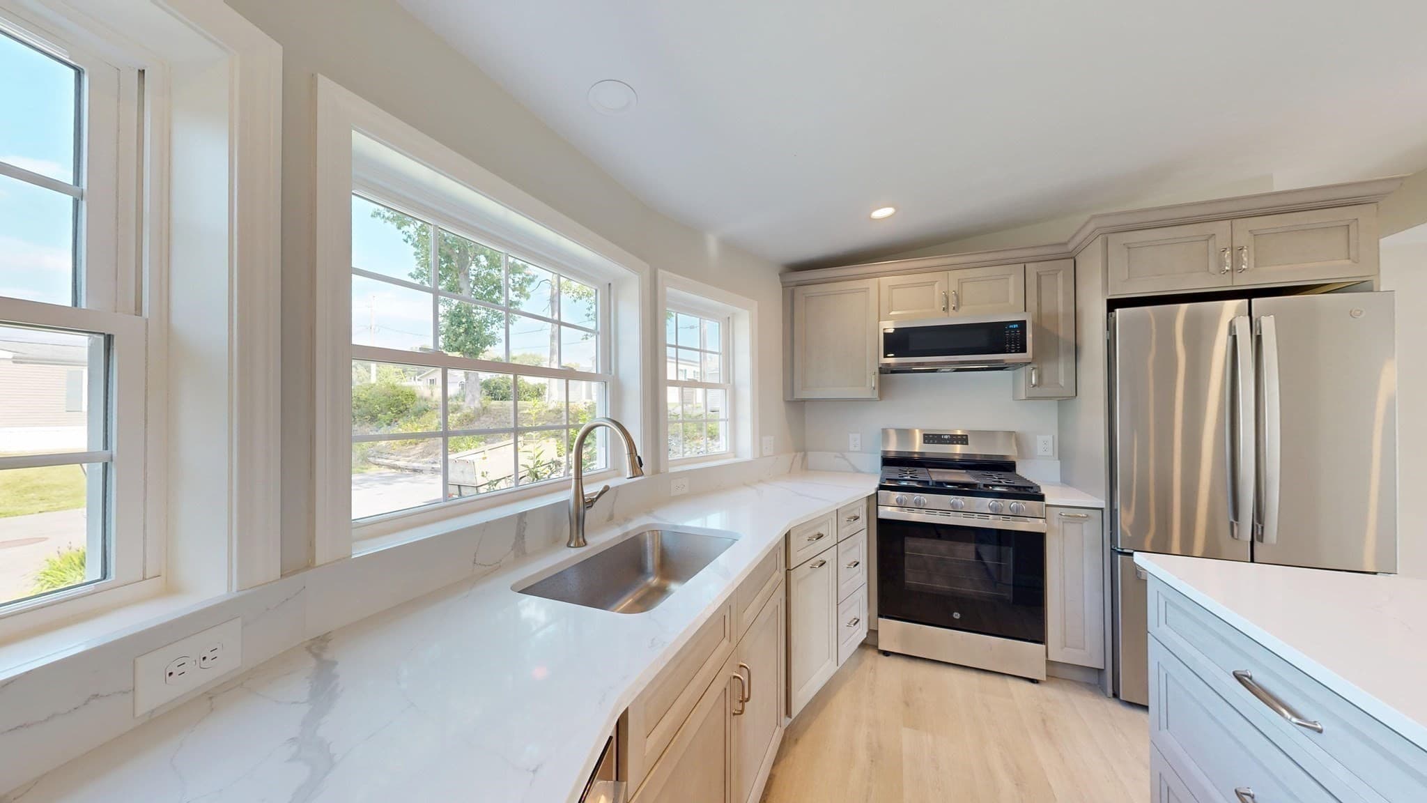Single Family Residence at 6 Emerald Pl, Raynham MA 02767, Raynham, photo 10 of 31
