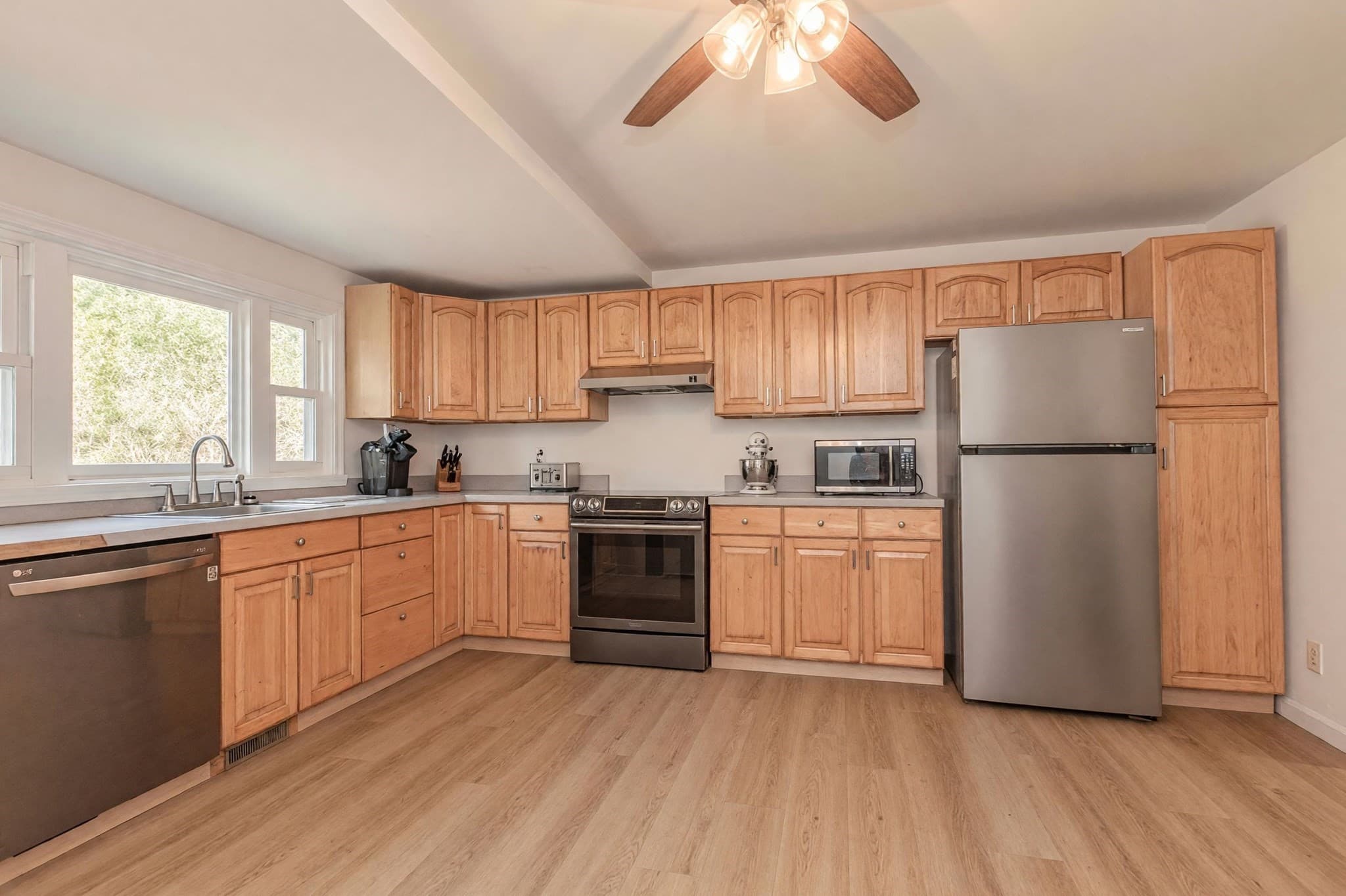 Single Family Residence at 76 Roberts Rd, Bridgewater MA 02324, Bridgewater, photo 4 of 26