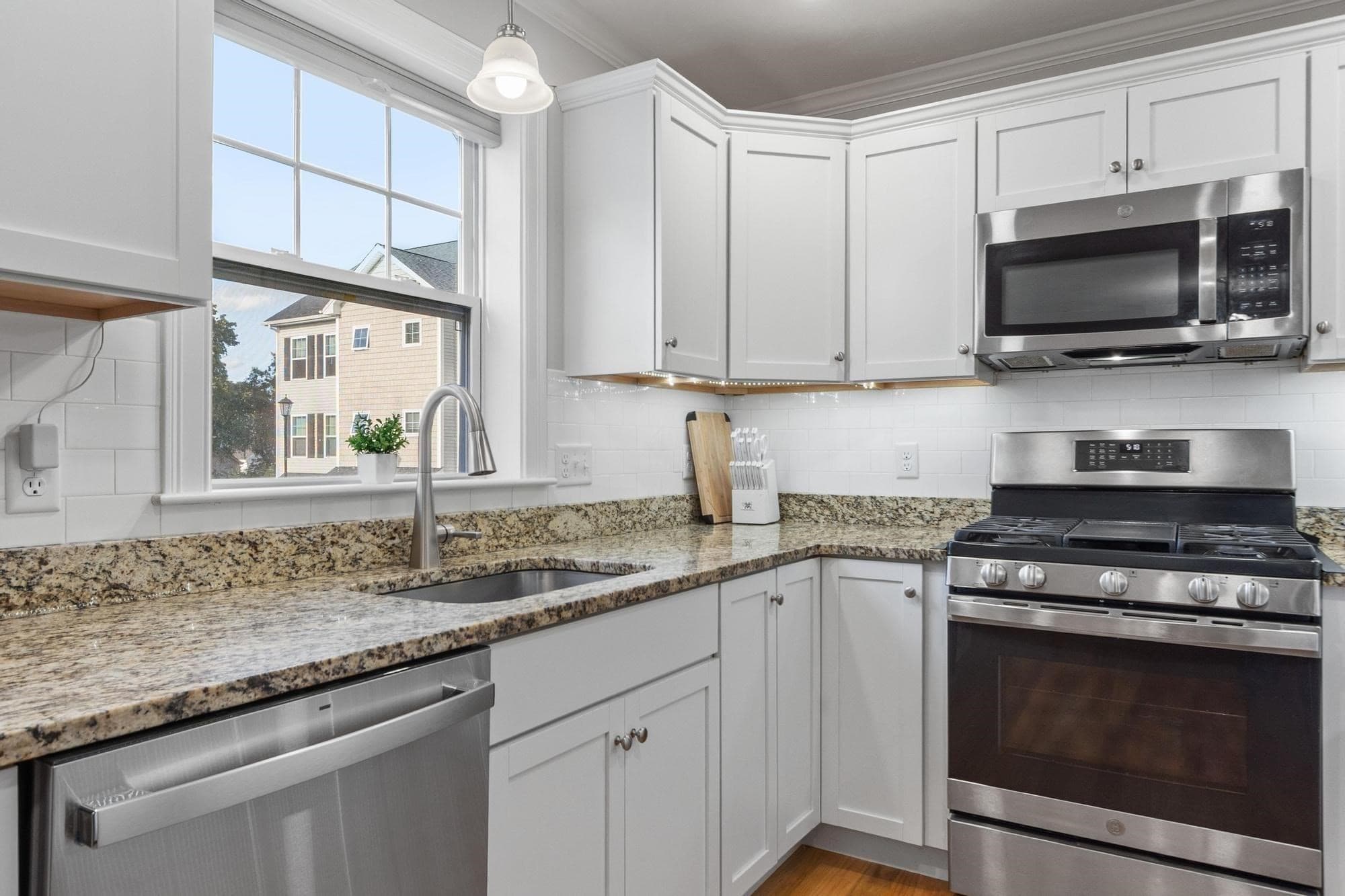 Condominium at 1400 Gorham St # 41, Lowell MA 01852, Lowell, photo 6 of 25