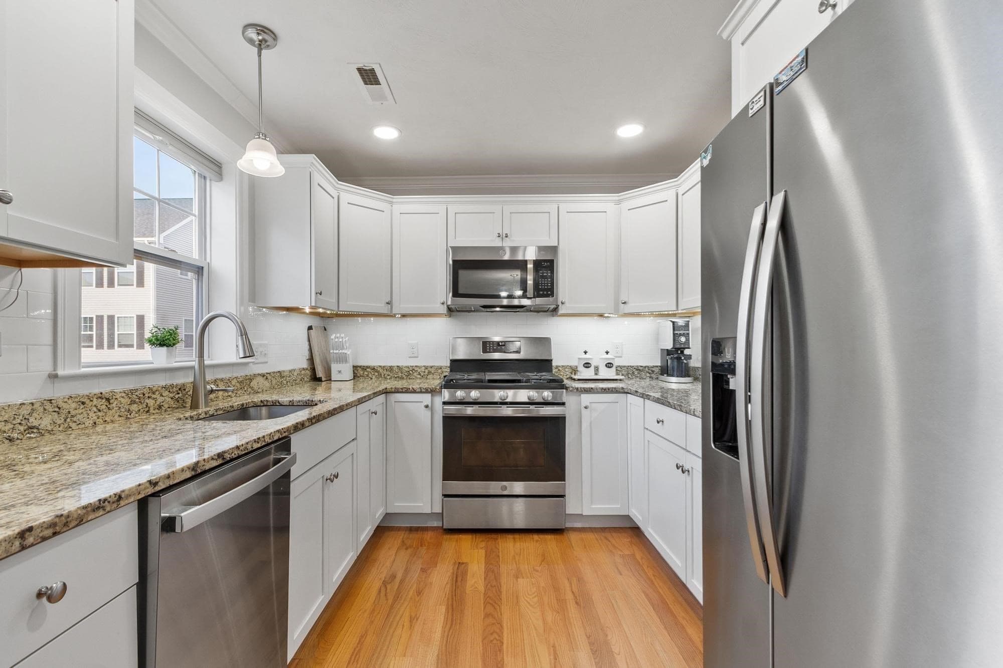 Condominium at 1400 Gorham St # 41, Lowell MA 01852, Lowell, photo 8 of 25
