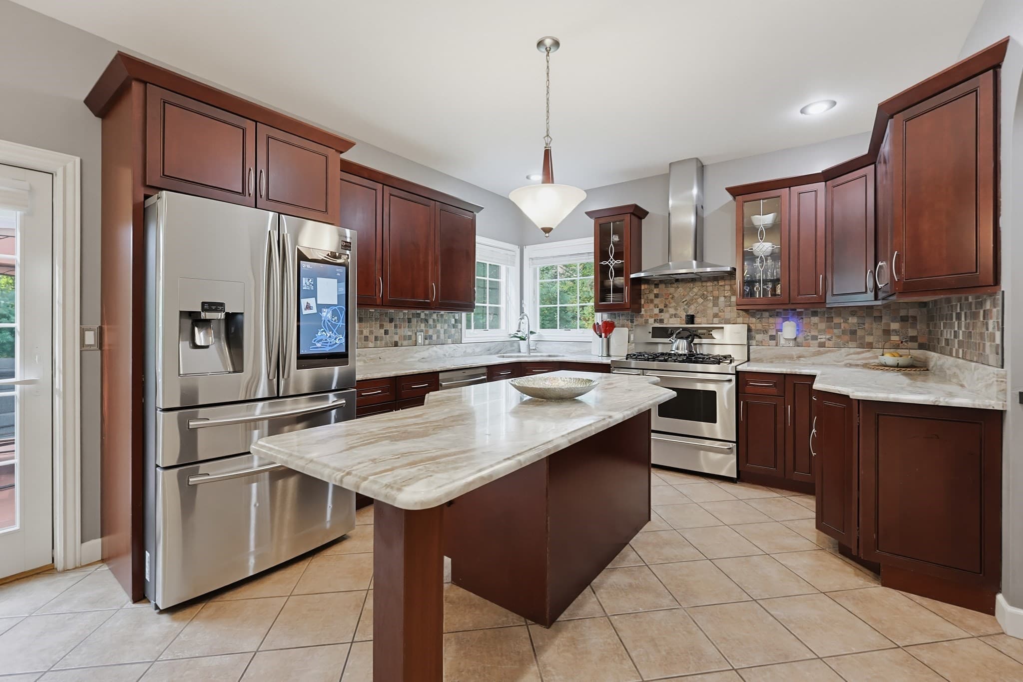 Single Family Residence at 8 Old Bliss St, Rehoboth MA 02769, Rehoboth, photo 8 of 42