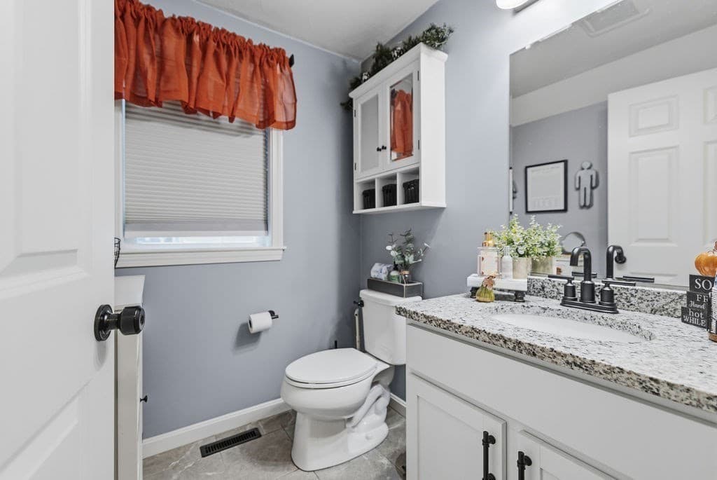 Single Family Residence at 982 Dighton Woods Cir, Dighton MA 02715, Dighton, photo 13 of 23