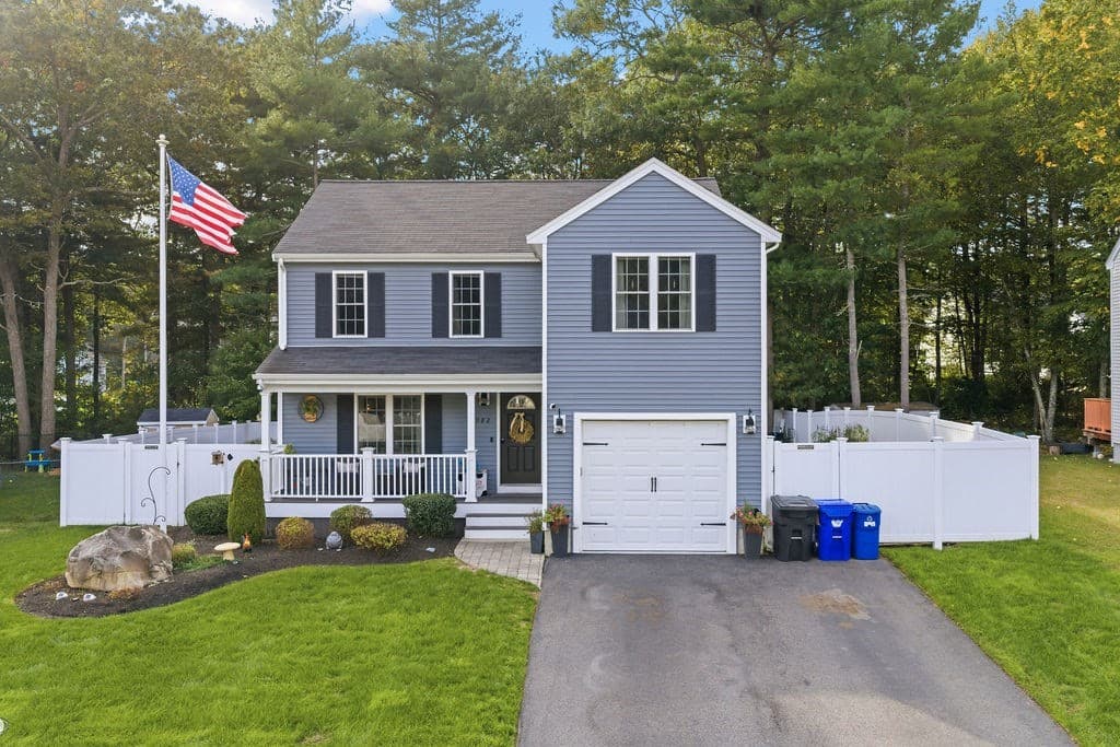 982 Dighton Woods Cir, Dighton MA 02715