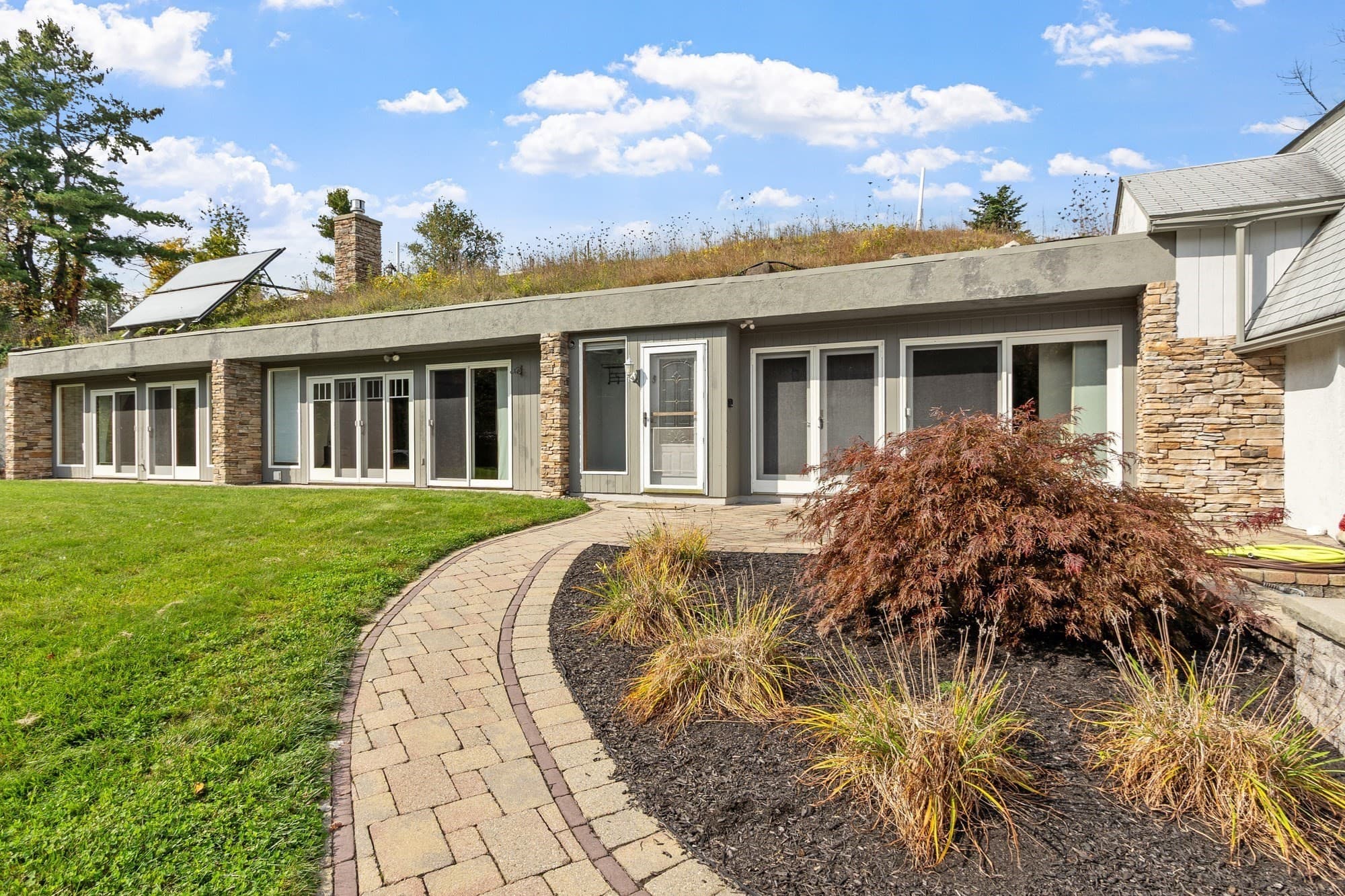 Single Family Residence at 137 Princeton Rd, Sterling MA 01564, photo 2 of 36