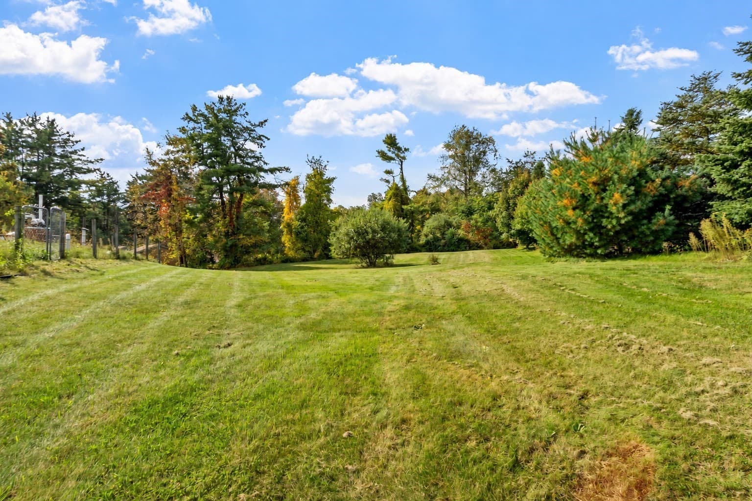 Single Family Residence at 137 Princeton Rd, Sterling MA 01564, photo 33 of 36