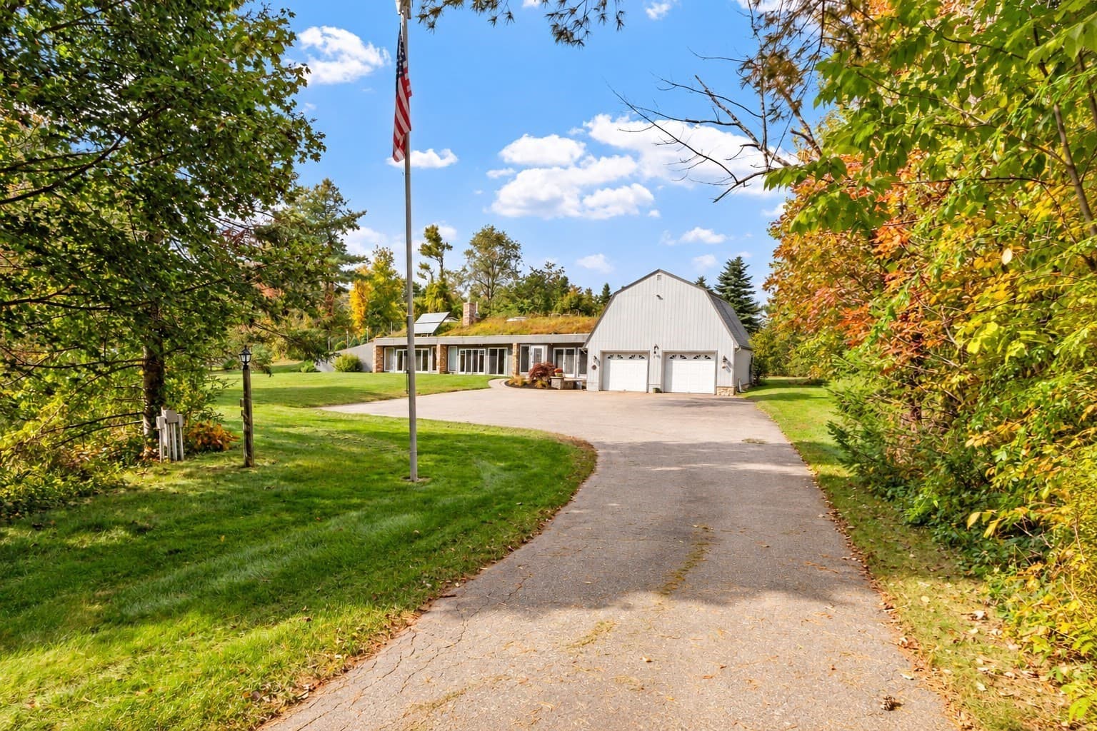 Single Family Residence at 137 Princeton Rd, Sterling MA 01564, photo 4 of 36