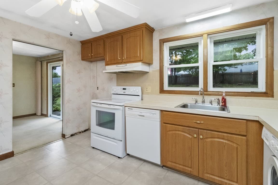 Single Family Residence at 68 Colgate Rd, Brockton MA 02302, Brockton, photo 2 of 20