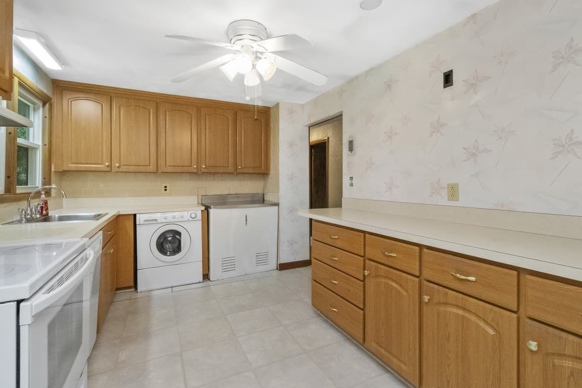 Single Family Residence at 68 Colgate Rd, Brockton MA 02302, Brockton, photo 3 of 20
