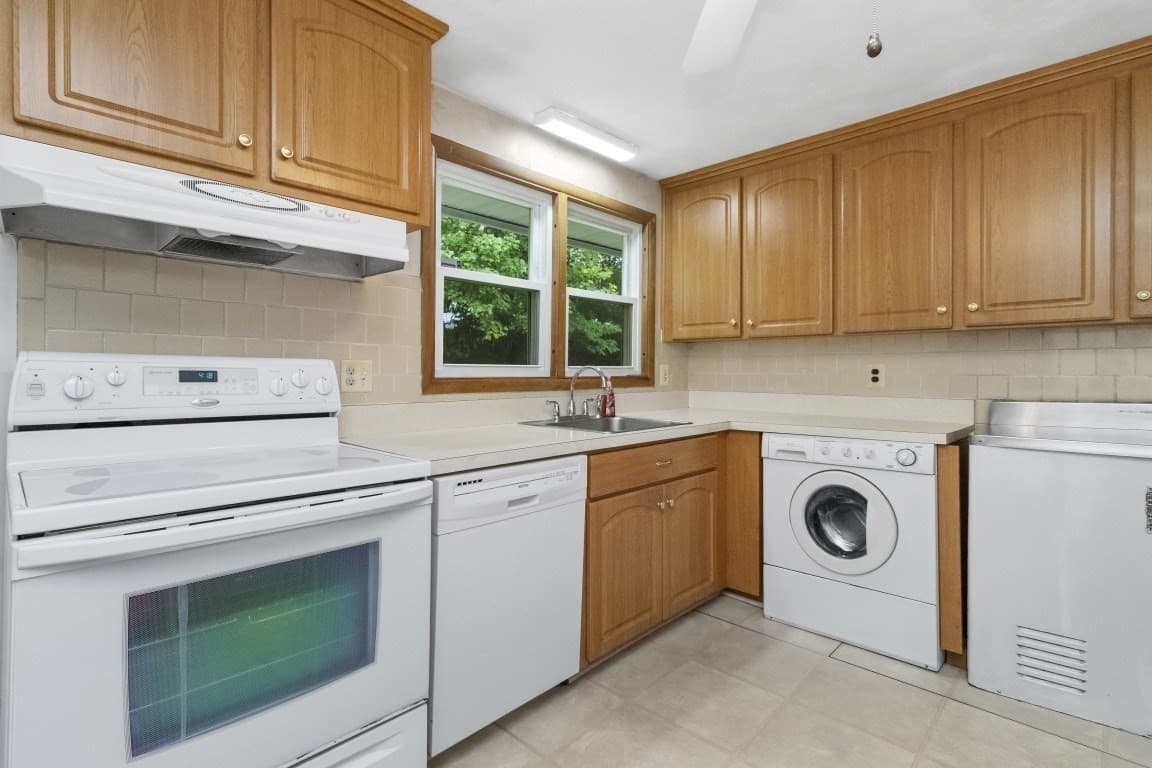 Single Family Residence at 68 Colgate Rd, Brockton MA 02302, Brockton, photo 4 of 20