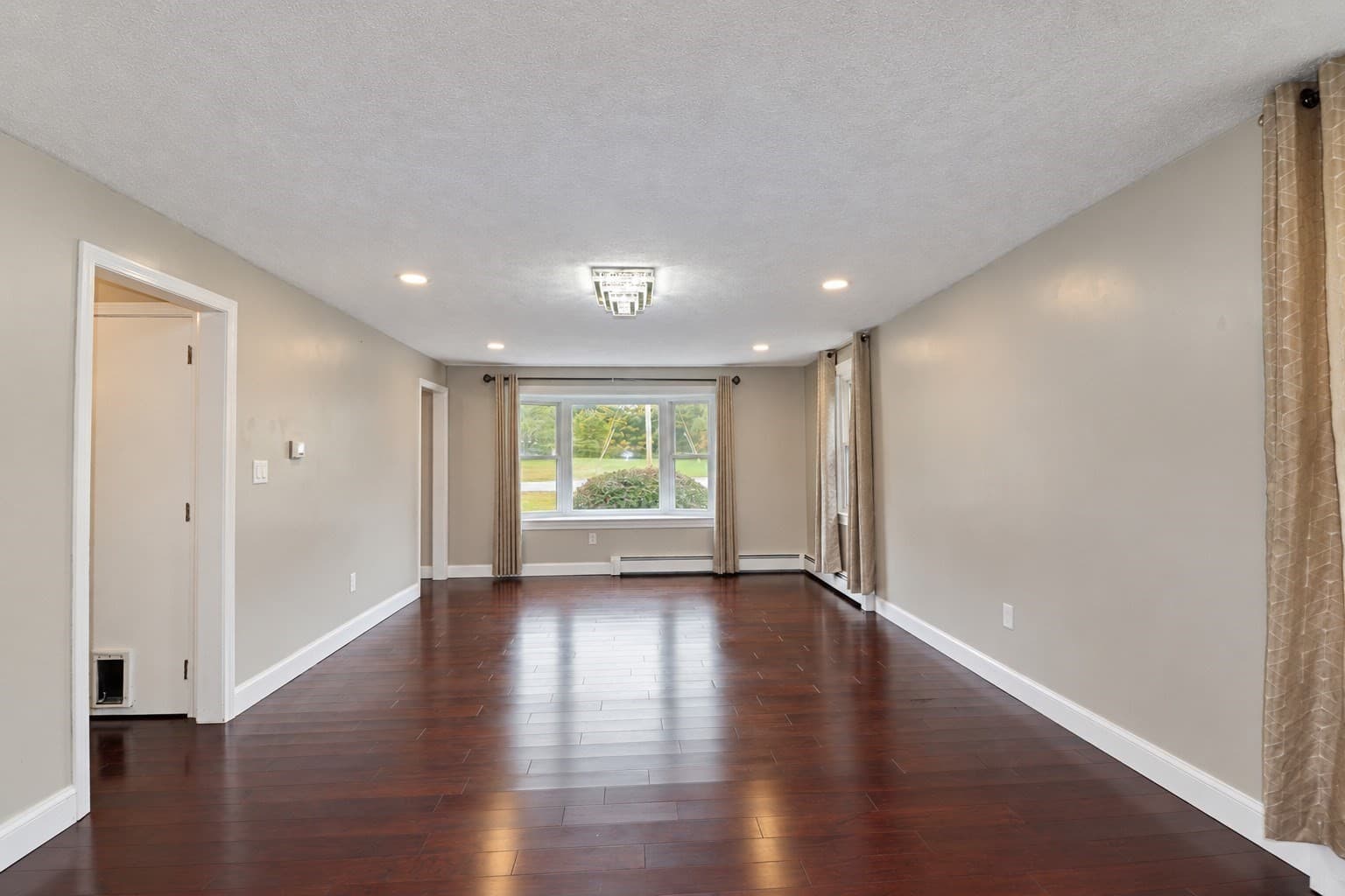 Single Family Residence at 33 Summer St, Tyngsborough MA 01879, Tyngsborough, photo 13 of 30