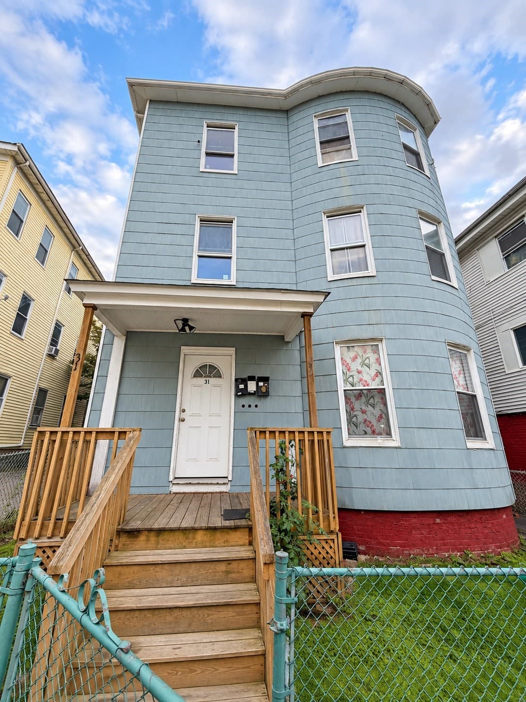 31 Suffield St, Worcester MA 01610