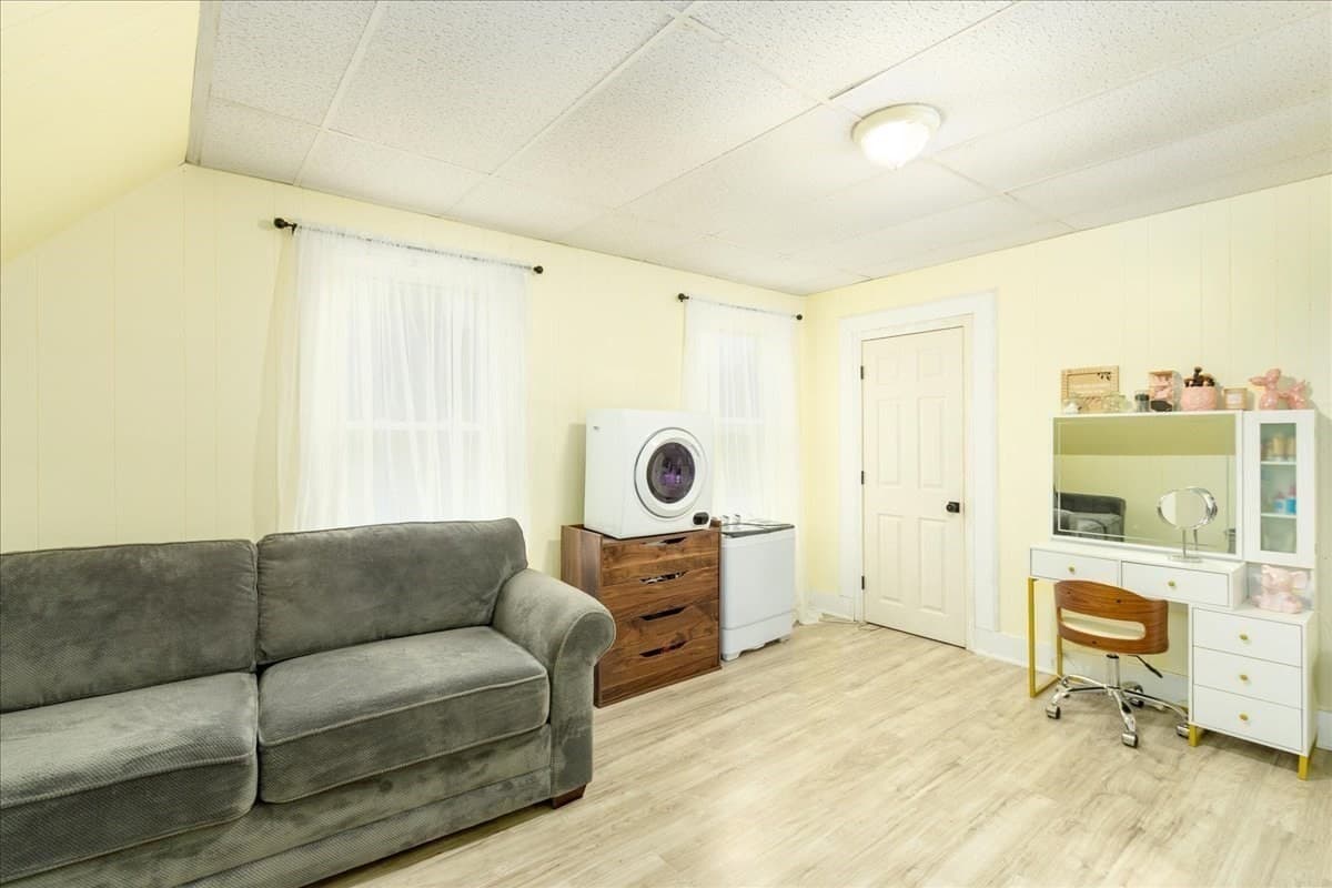 Attached (Townhouse/Rowhouse/Duplex) at 124 Belmont St # 2, Worcester MA 01605, photo 8 of 9