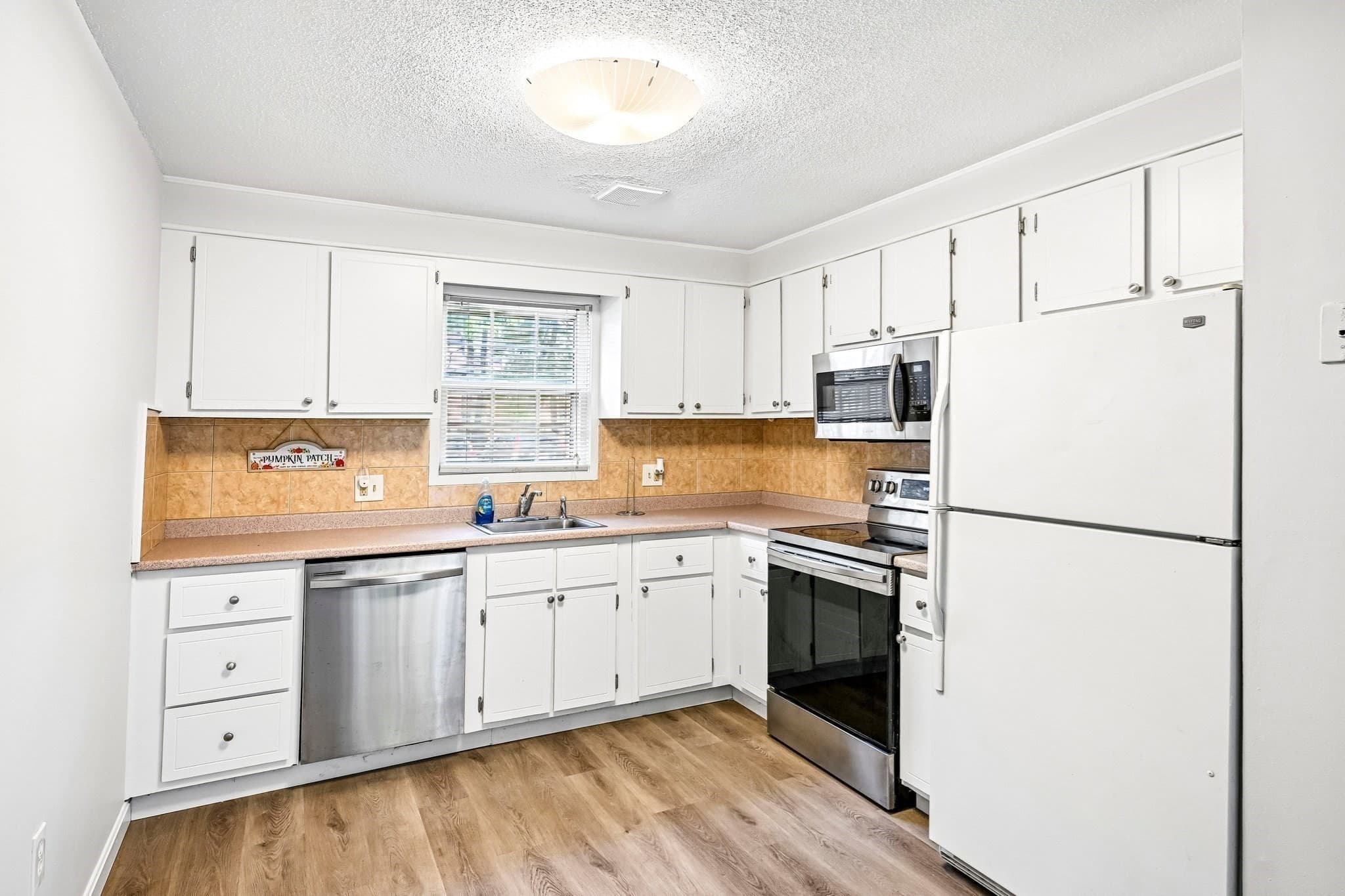 Condominium at 77 Ford St # A, Methuen MA 01844, Methuen, photo 5 of 31