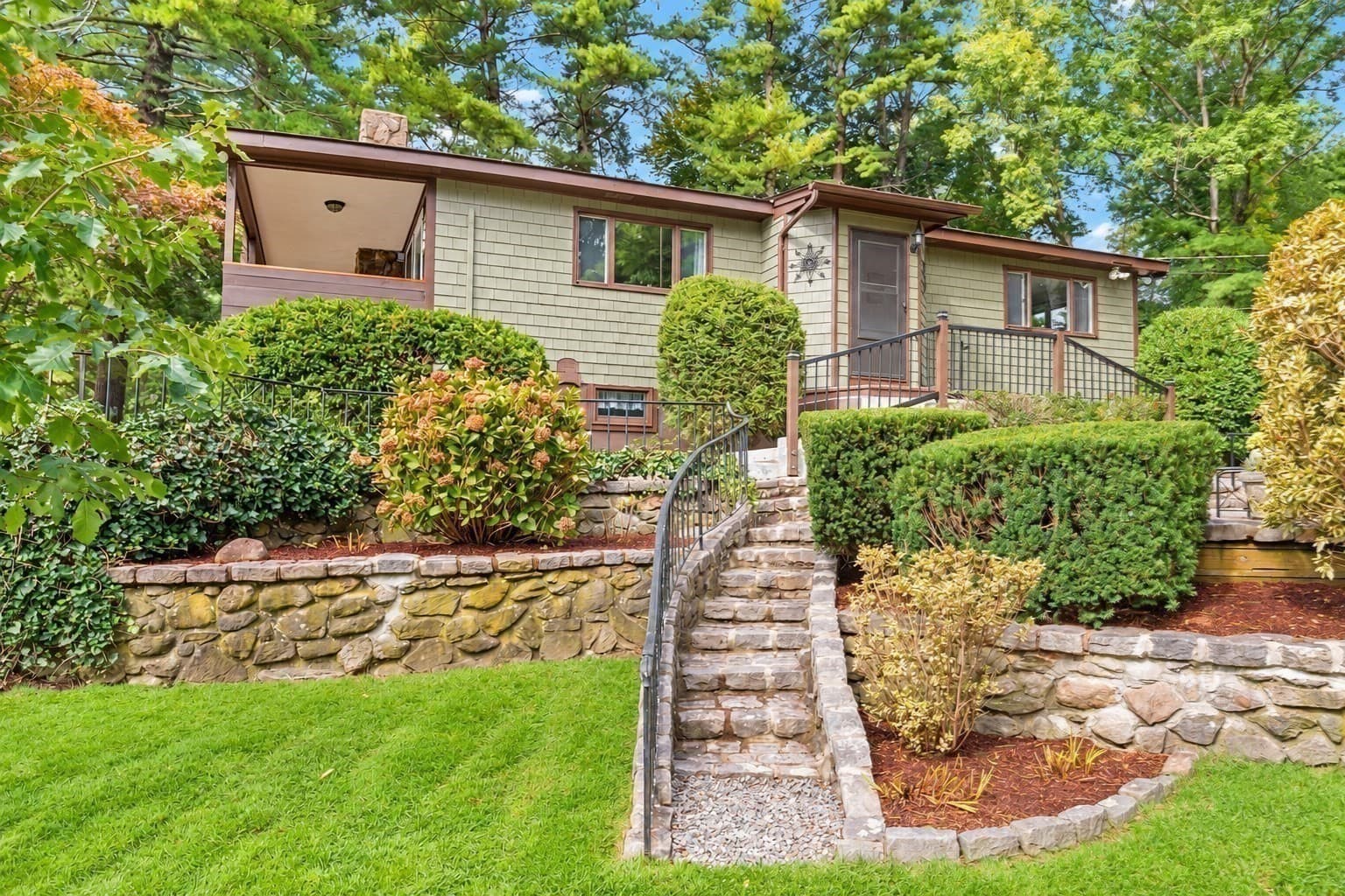 Single Family Residence at 8 Fountain Spring Lane, Johnston RI 02919, Johnston, photo 20 of 27