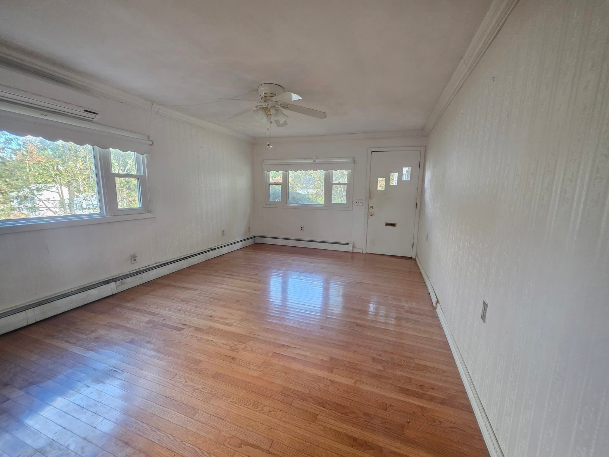 Single Family Residence at 25 Barrett Ave, Worcester MA 01605, Worcester, photo 3 of 23