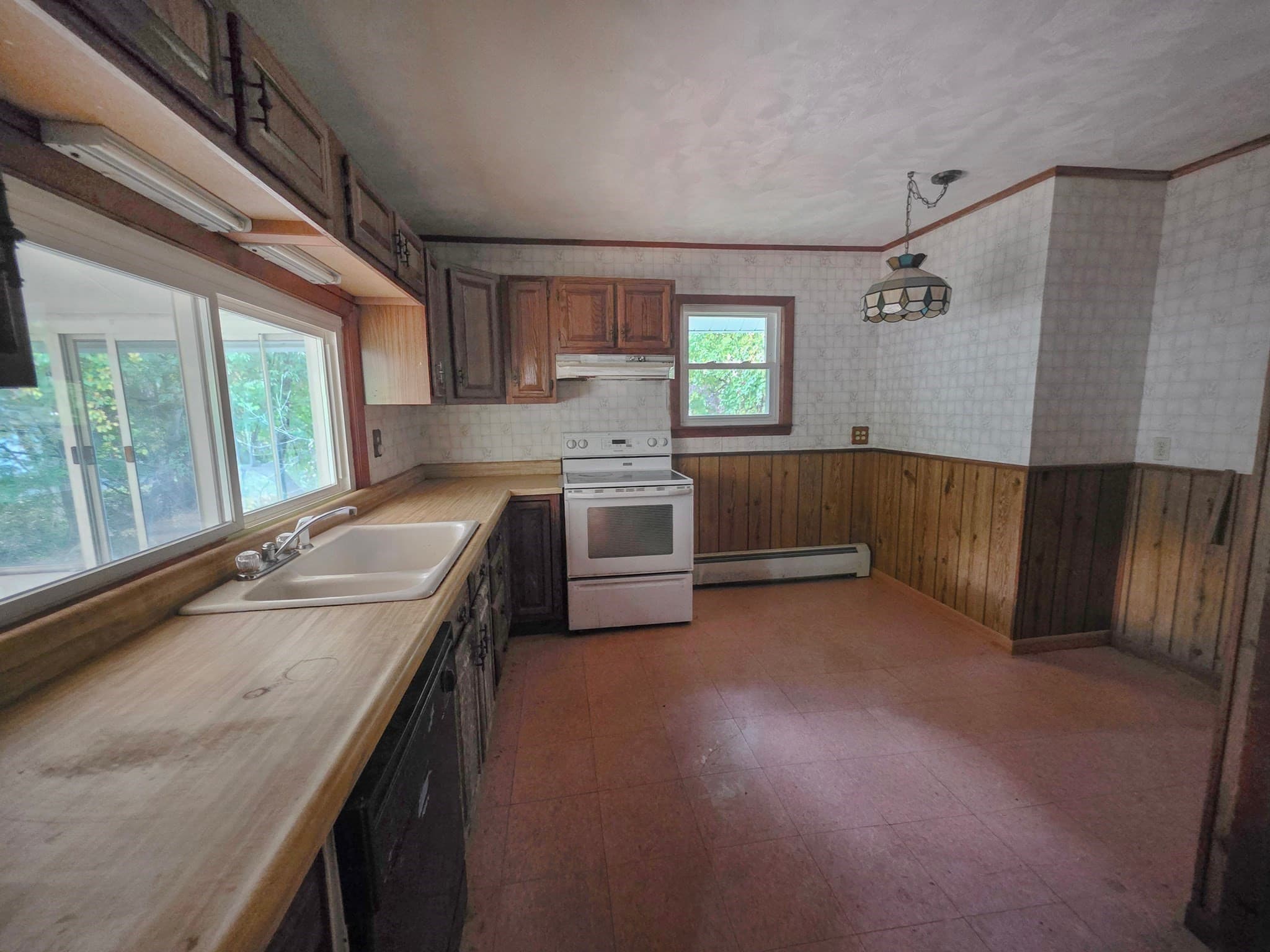 Single Family Residence at 25 Barrett Ave, Worcester MA 01605, Worcester, photo 5 of 23