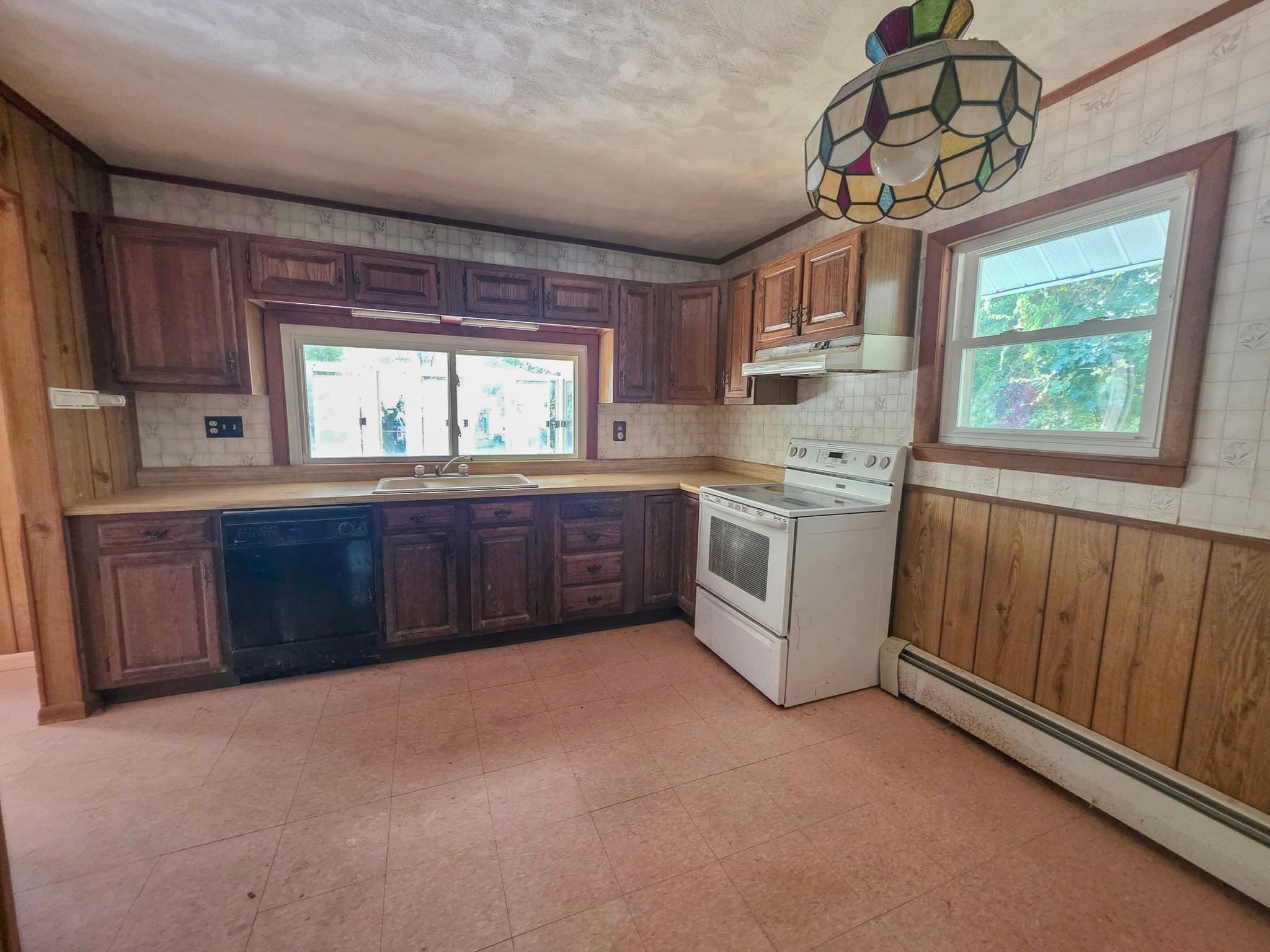 Single Family Residence at 25 Barrett Ave, Worcester MA 01605, Worcester, photo 4 of 23