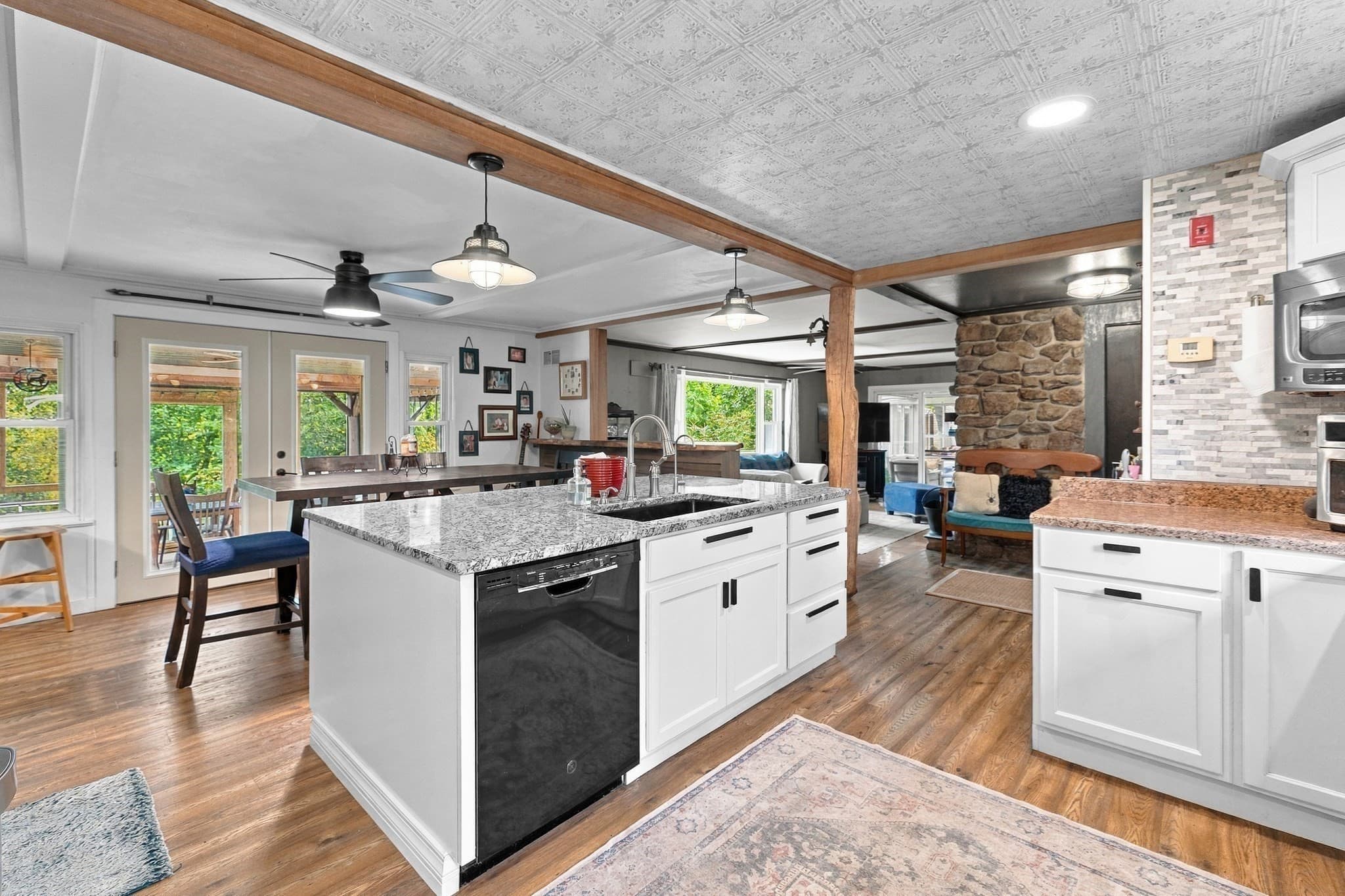 Single Family Residence at 8 Bloomfield Ave, Middleboro MA 02346, Middleboro, photo 3 of 27