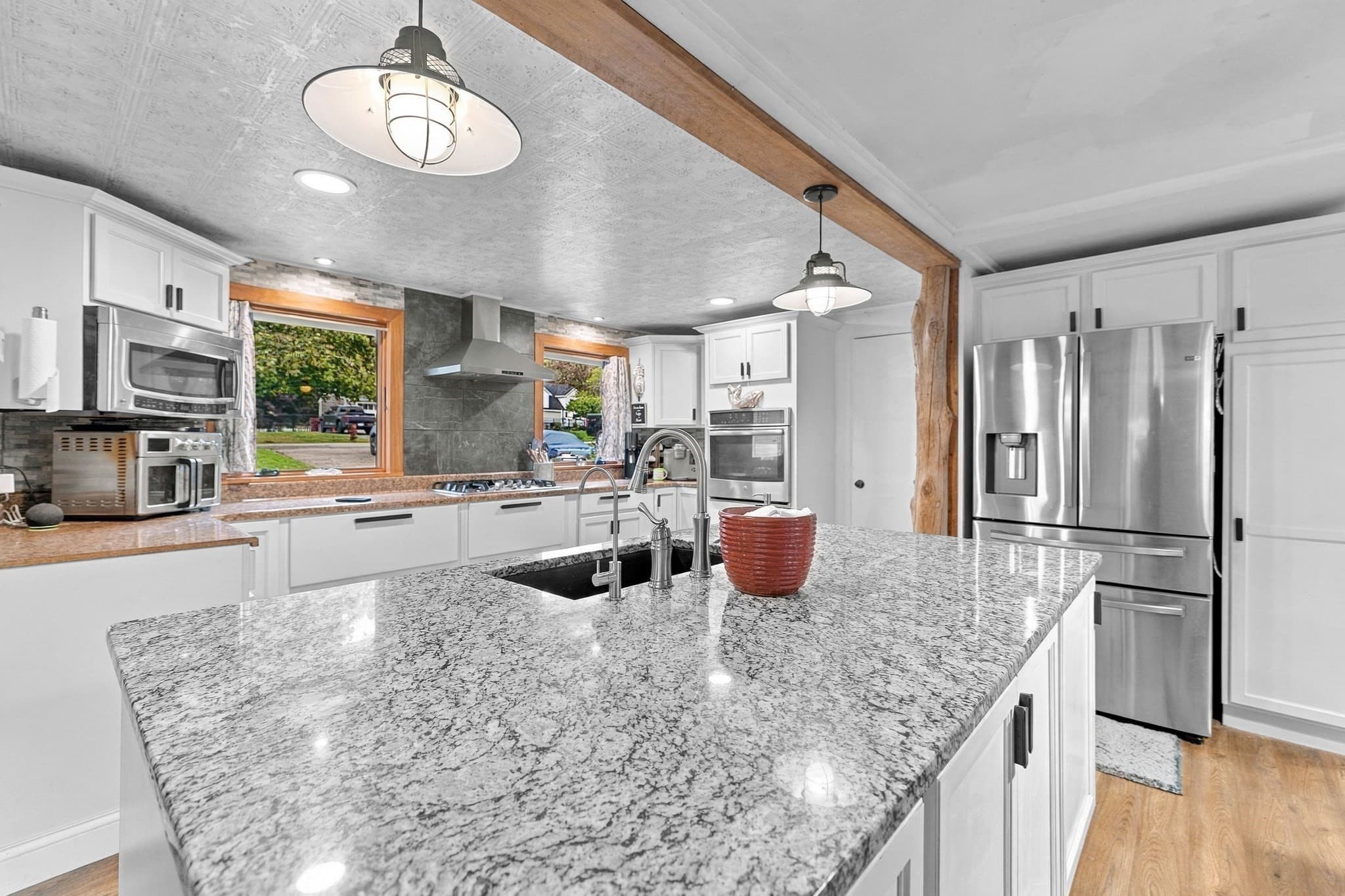 Single Family Residence at 8 Bloomfield Ave, Middleboro MA 02346, Middleboro, photo 8 of 27