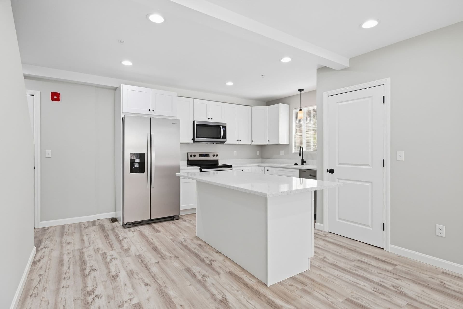 Attached (Townhouse/Rowhouse/Duplex) at 61 Parker St # 7, Springfield MA 01151, photo 3 of 17