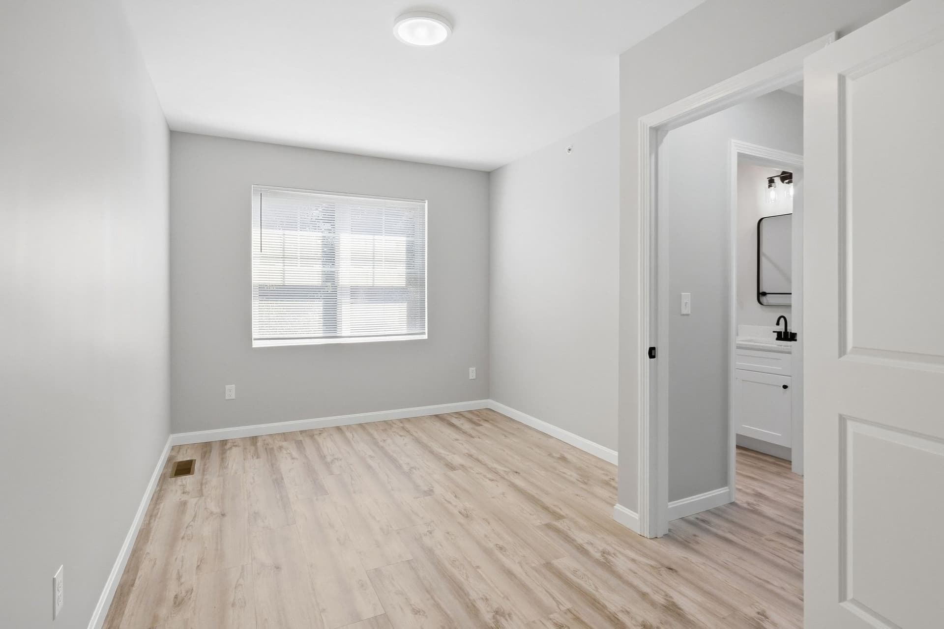 Attached (Townhouse/Rowhouse/Duplex) at 61 Parker St # 7, Springfield MA 01151, photo 11 of 17