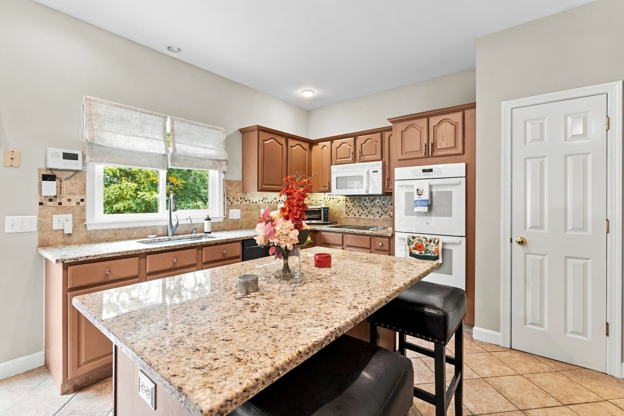 Single Family Residence at 12 Lancelot Road, Shrewsbury MA 01545, Shrewsbury, photo 7 of 39