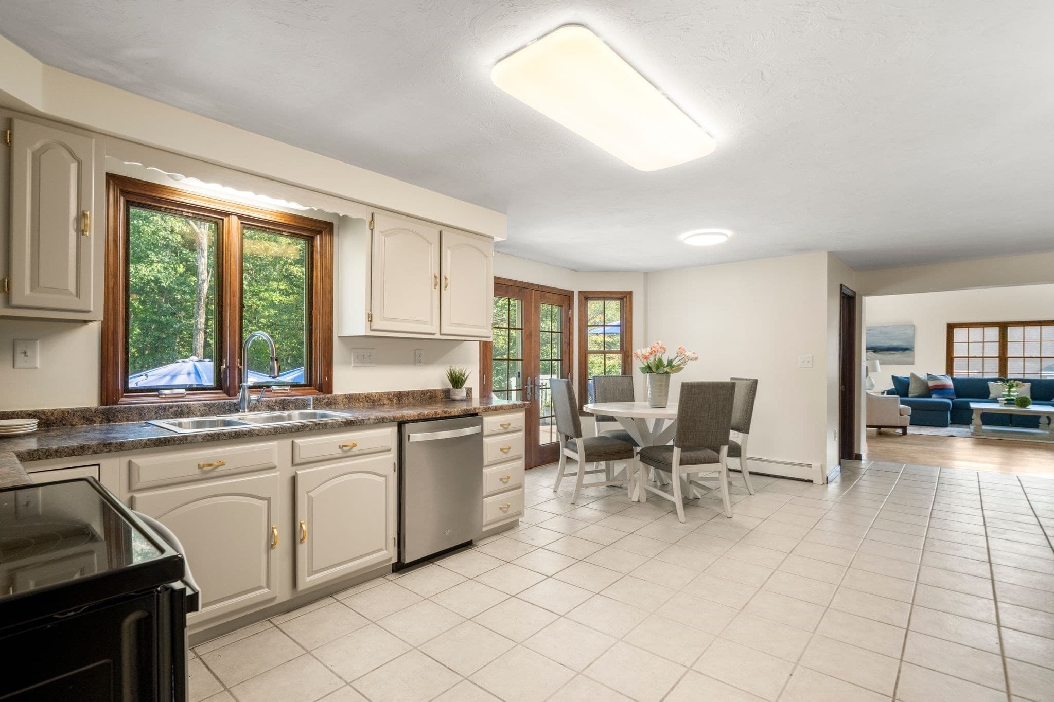 Single Family Residence at 173 Metcalf Rd, North Attleboro MA 02760, North Attleboro, photo 6 of 40