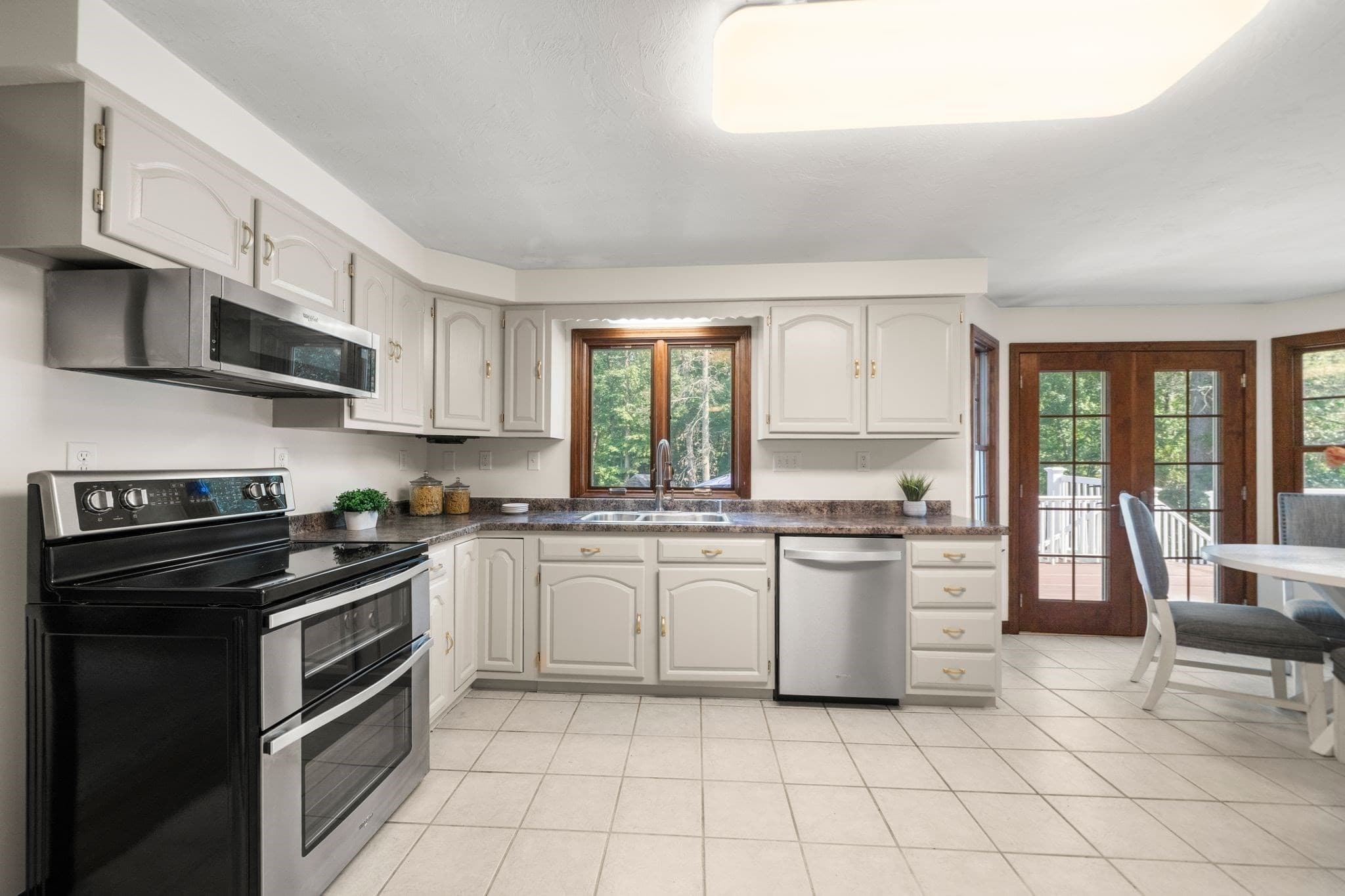 Single Family Residence at 173 Metcalf Rd, North Attleboro MA 02760, North Attleboro, photo 4 of 40