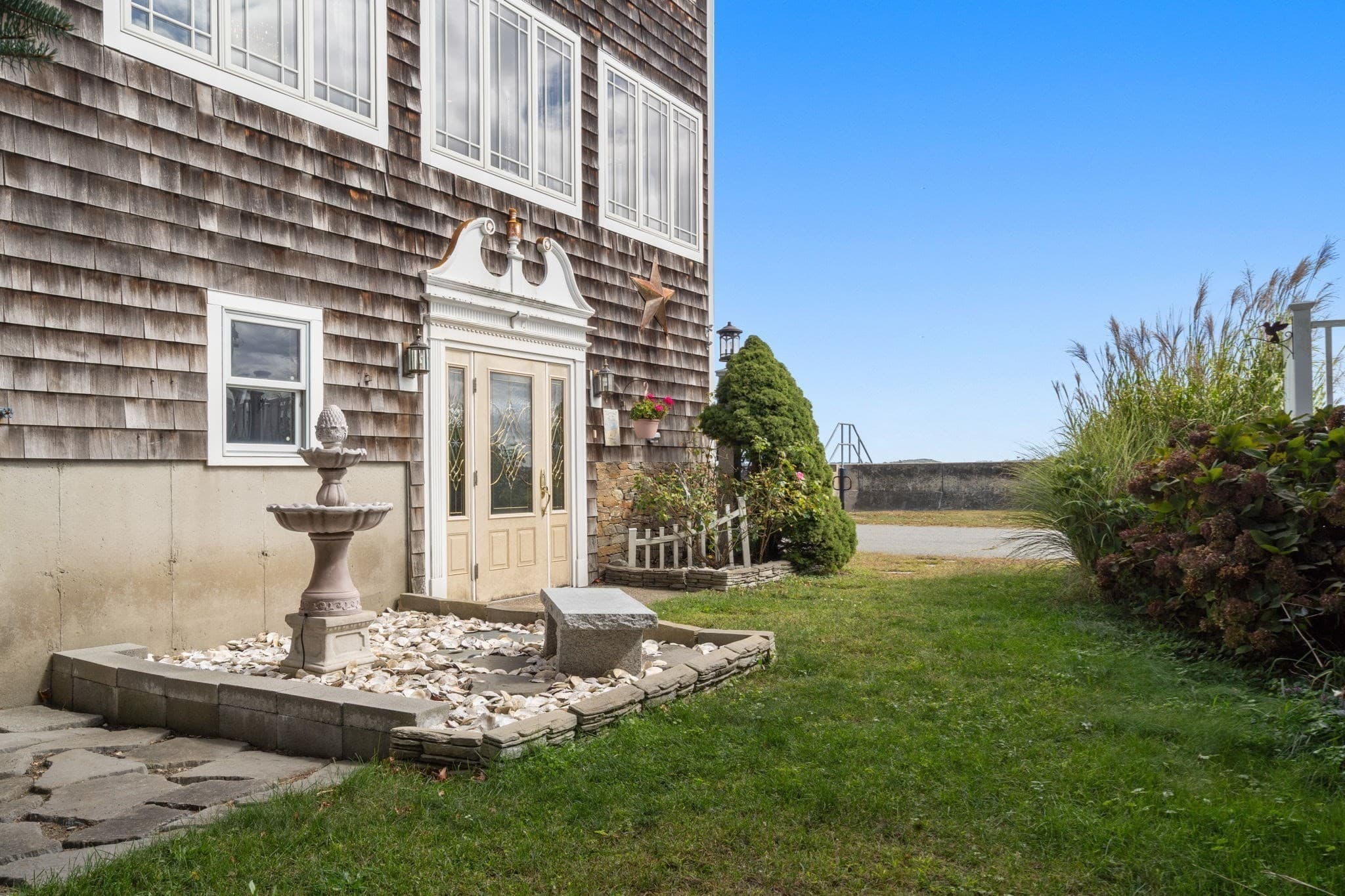 Single Family Residence at 125 Edgewater Drive, Quincy MA 02169, Quincy, photo 27 of 32