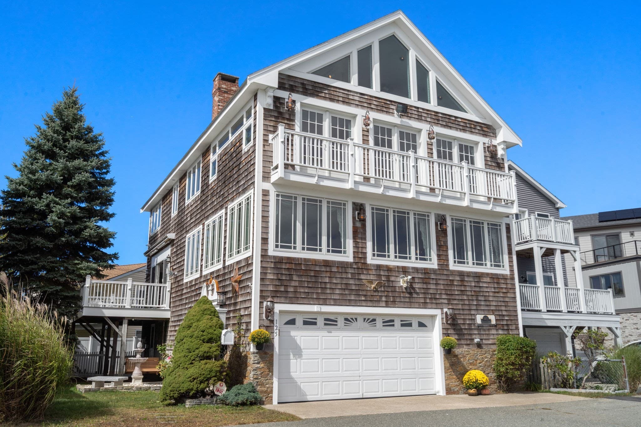 Single Family Residence at 125 Edgewater Drive, Quincy MA 02169, Quincy, photo 2 of 32