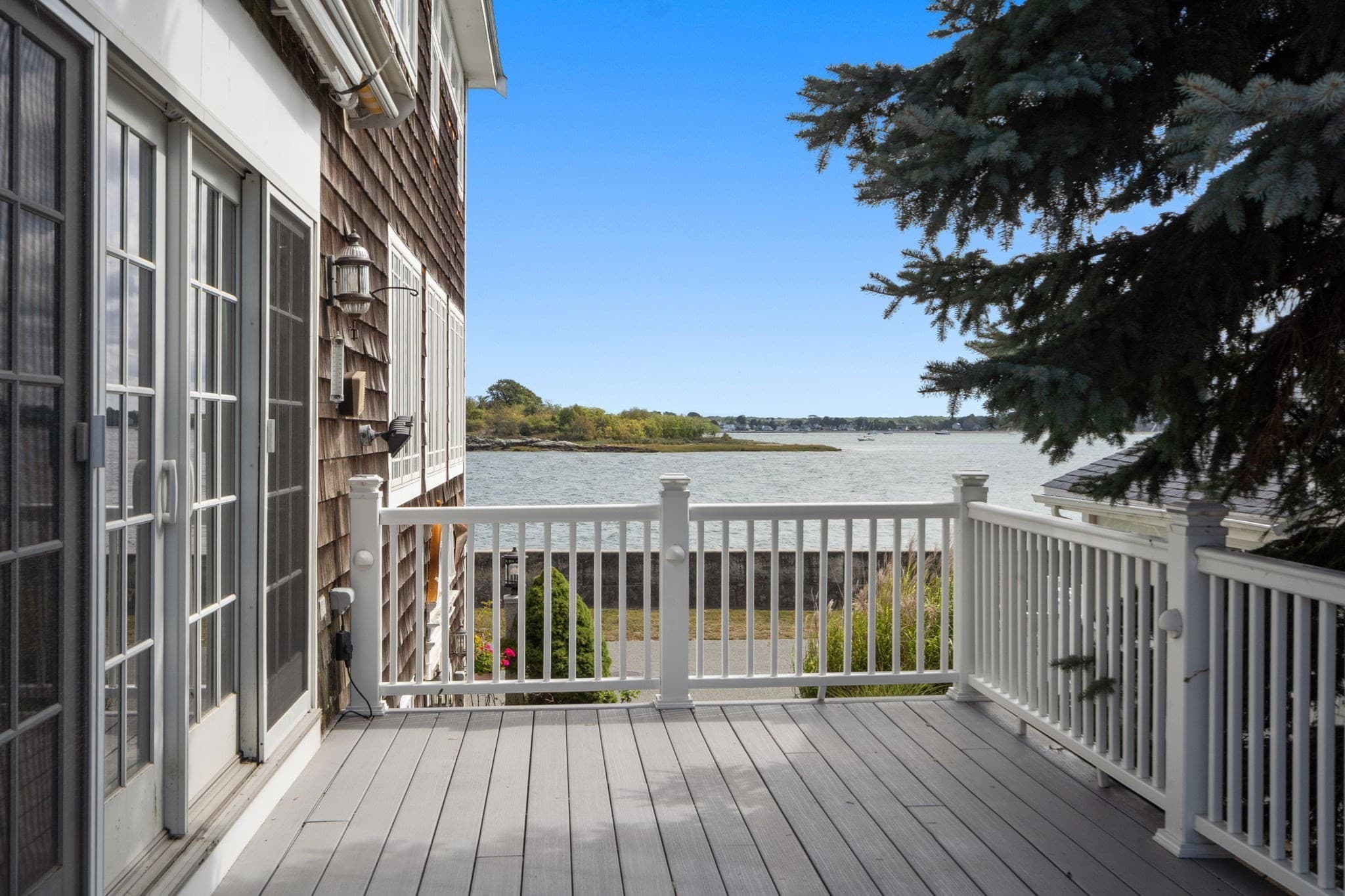 Single Family Residence at 125 Edgewater Drive, Quincy MA 02169, Quincy, photo 3 of 32