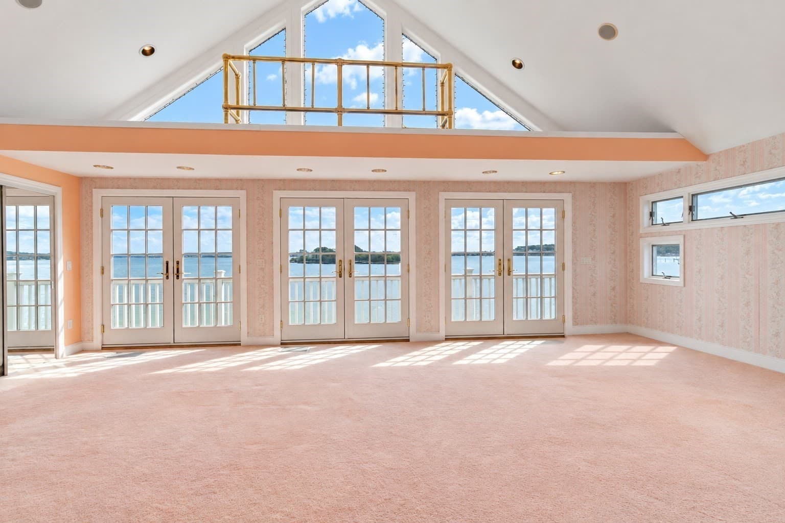 Single Family Residence at 125 Edgewater Drive, Quincy MA 02169, Quincy, photo 5 of 32