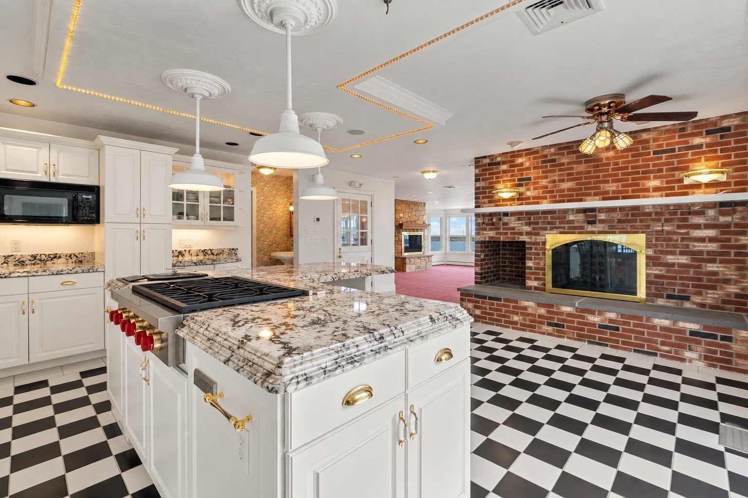 Single Family Residence at 125 Edgewater Drive, Quincy MA 02169, Quincy, photo 10 of 32
